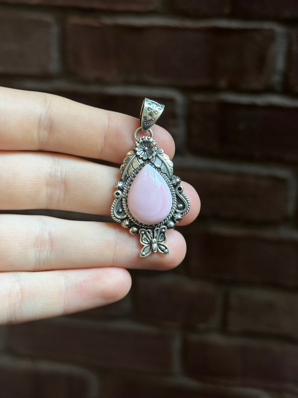 Pink Conch Tear Drop Pendant | Sterling Silver | A919