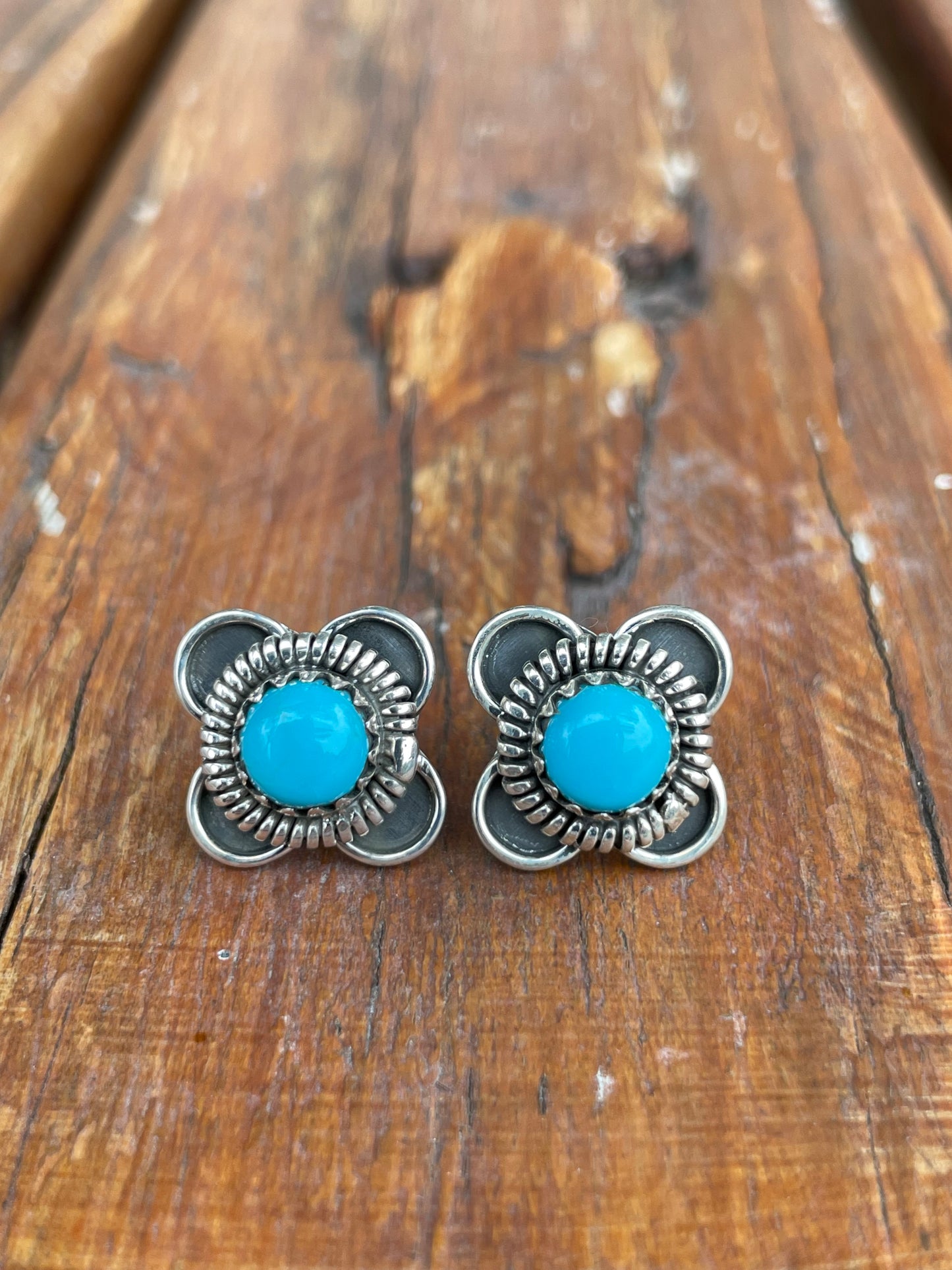 Kingman Turquoise Flower Stud Earrings | 925 Sterling Silver B958