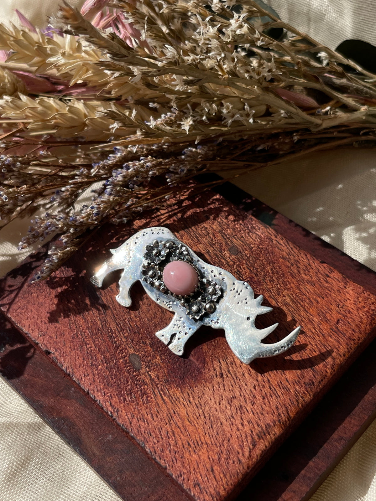 Pink Conch Rhino Pendant | 925 Sterling Silver D328