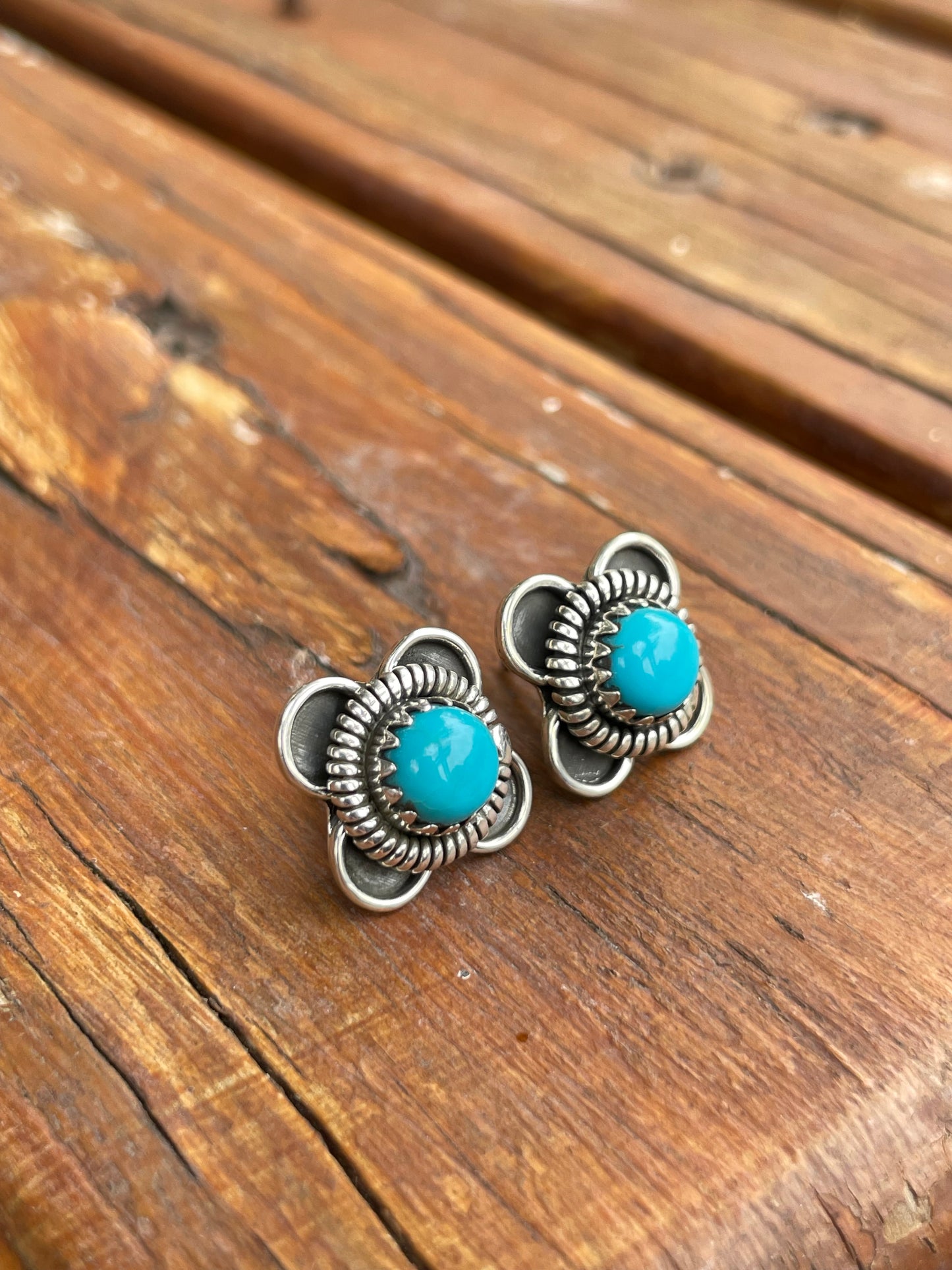 Kingman Turquoise Flower Stud Earrings | 925 Sterling Silver B958
