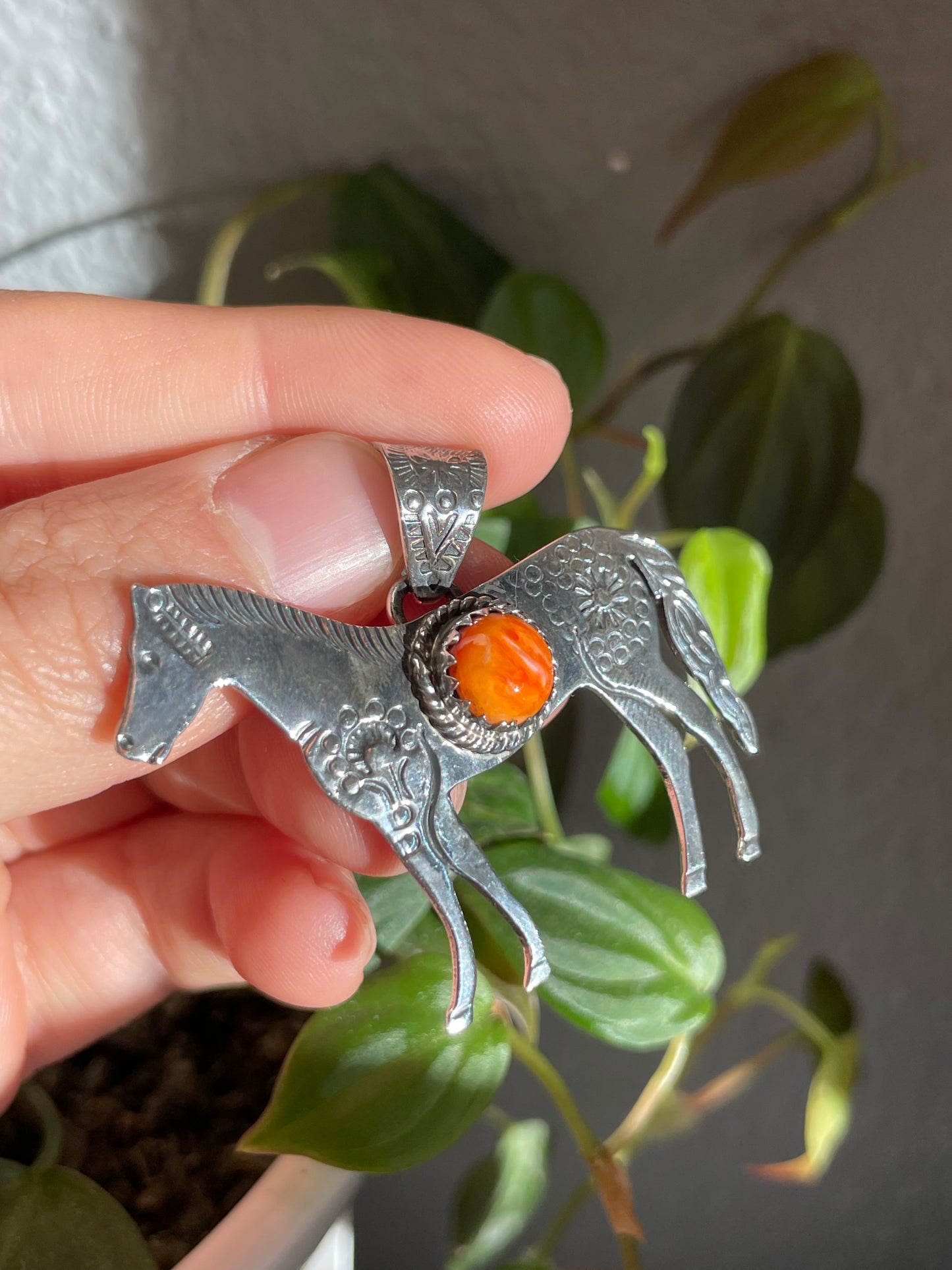 Spiny Oyster Horse Pendant | Sterling Silver 925 B827