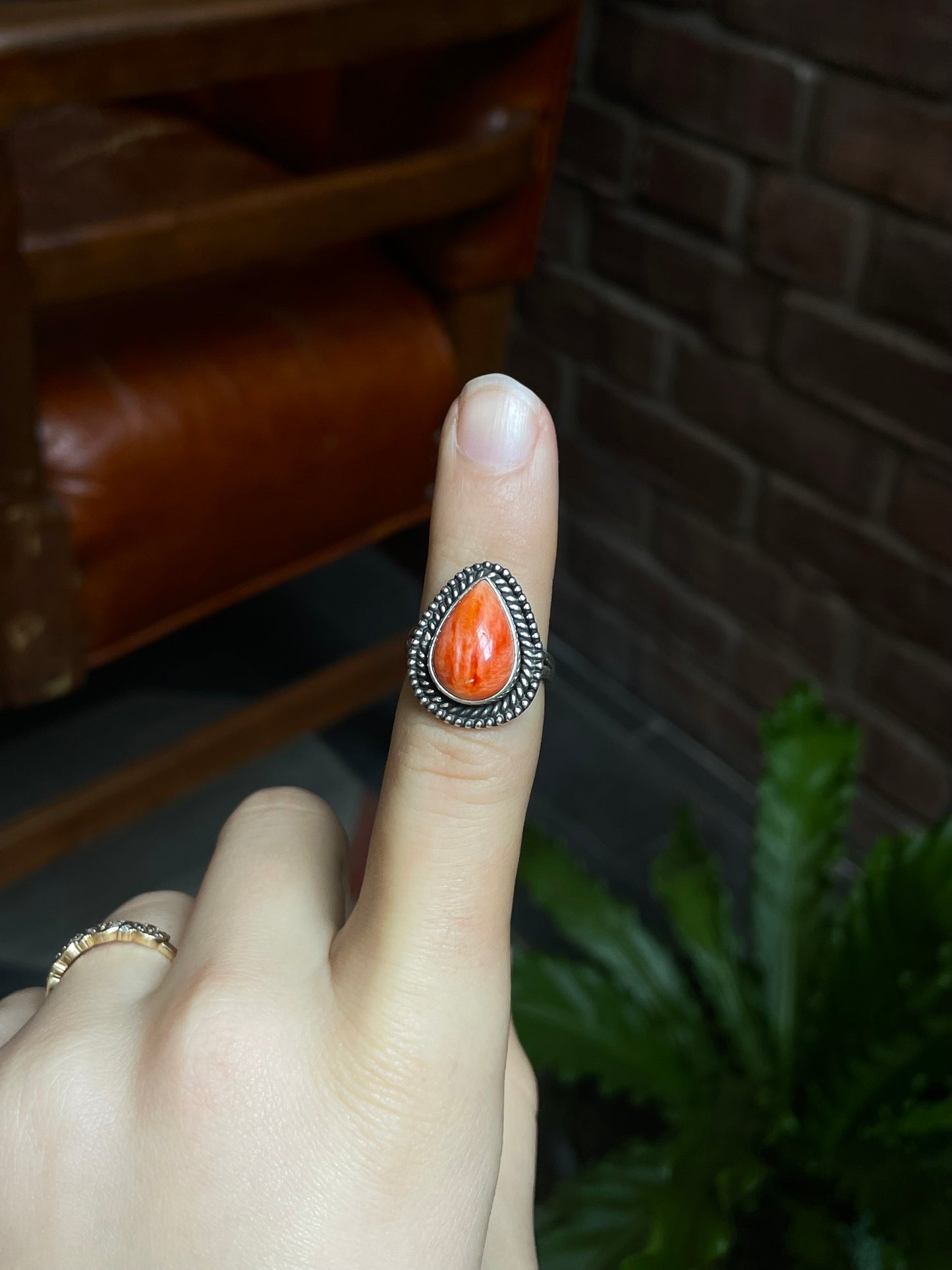 Spiny Oyster Teardrop Ring | Sterling Silver | Size 7 | A760
