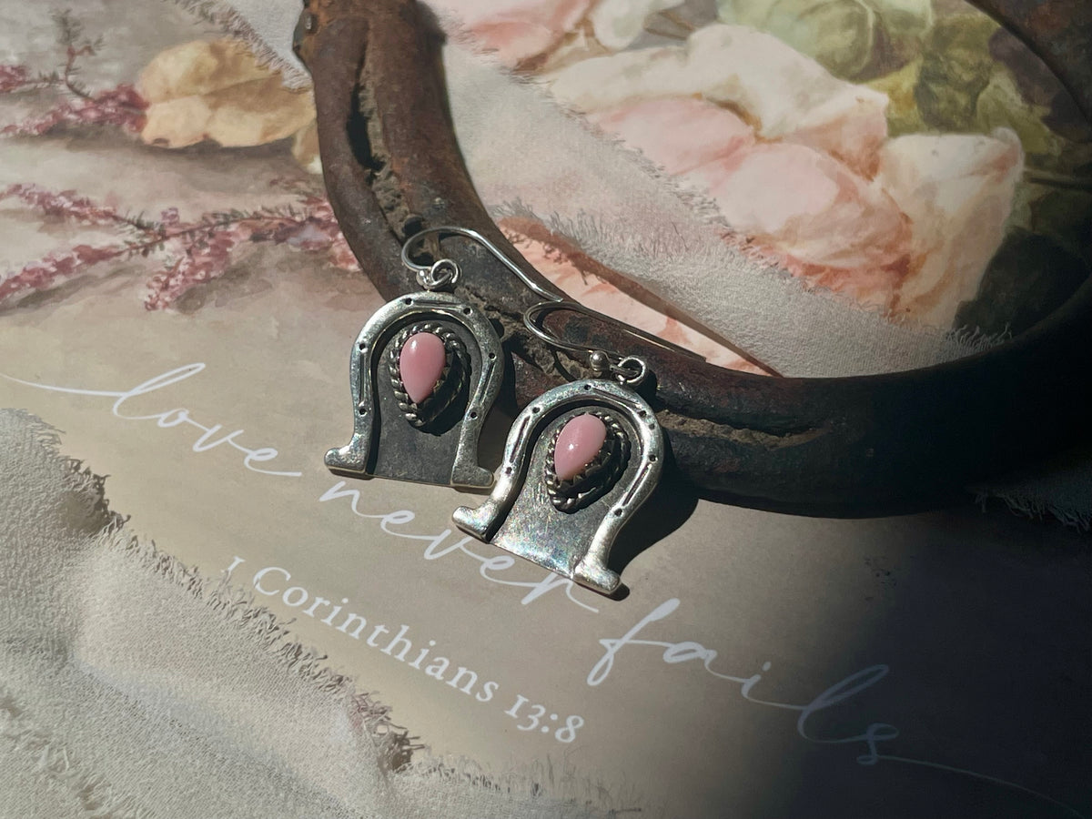 Pink Conch Horseshoe Dangle Earrings | 925 Sterling Silver D243