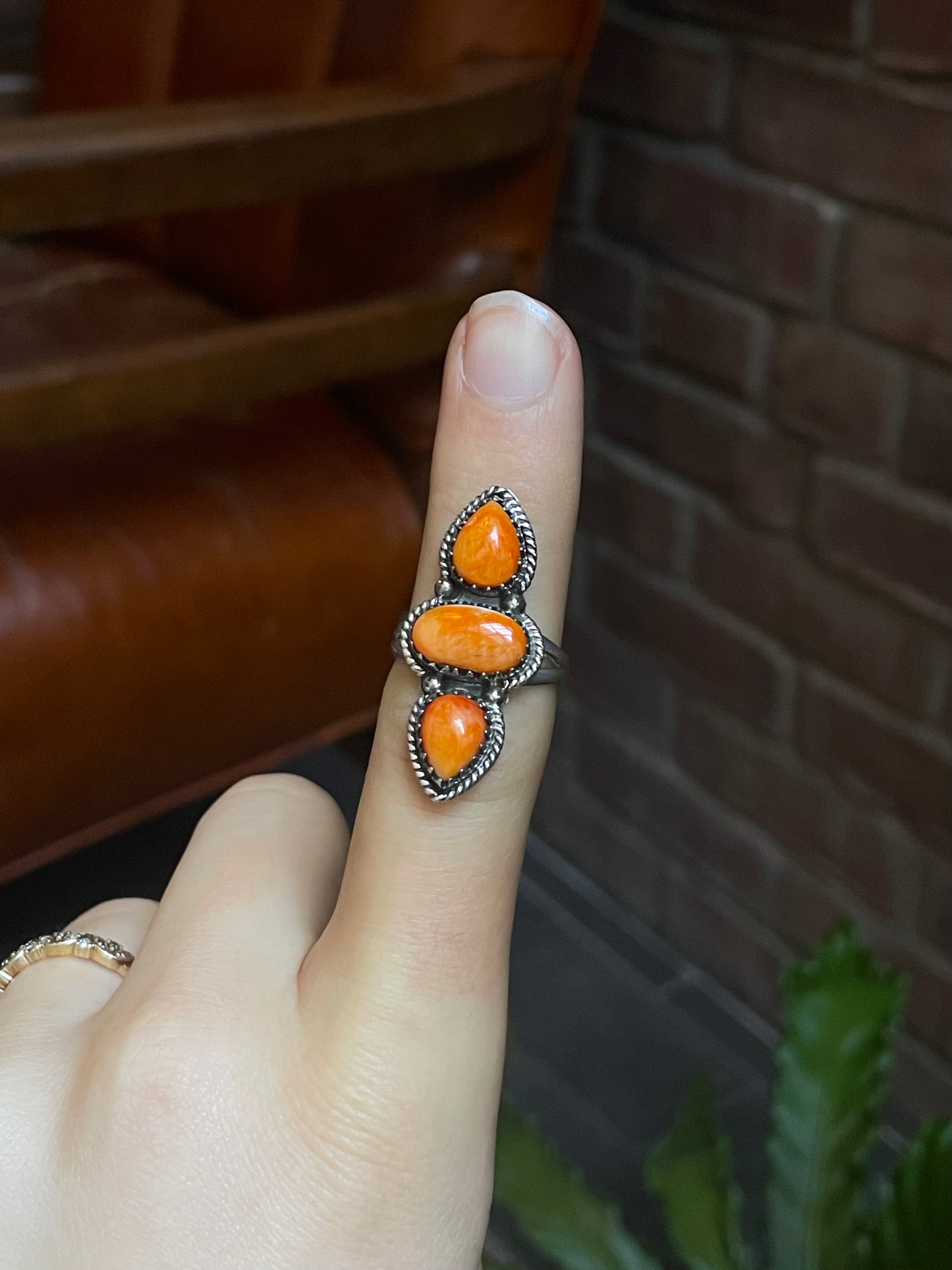 Spiny Oyster Triple Stone Ring | 925 Sterling Silver Size 7 E478