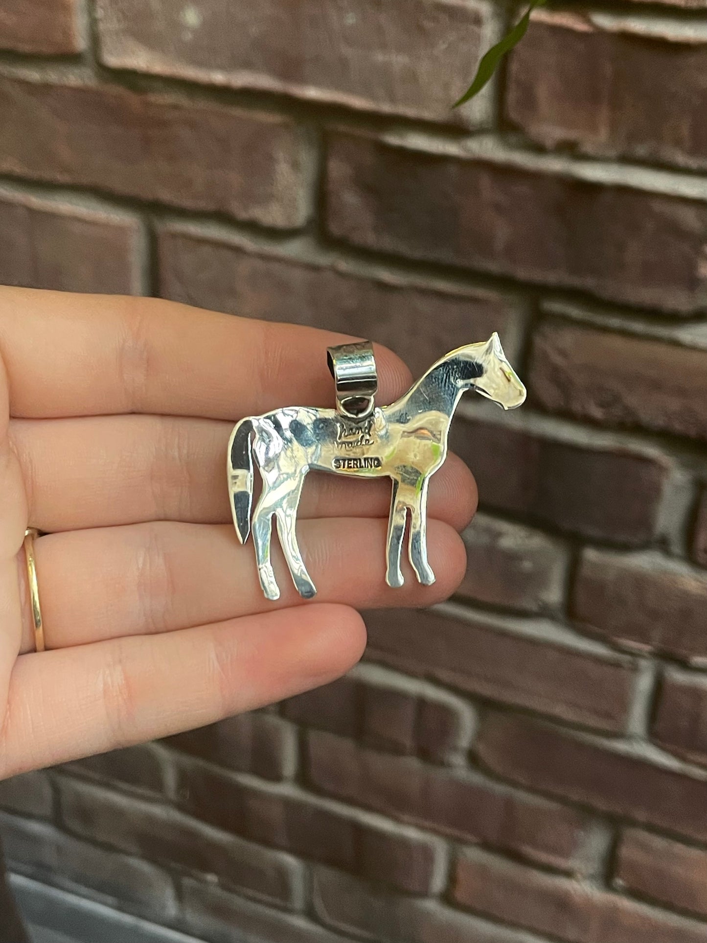 Pink Conch Horse Pendant | 925 Sterling Silver C540