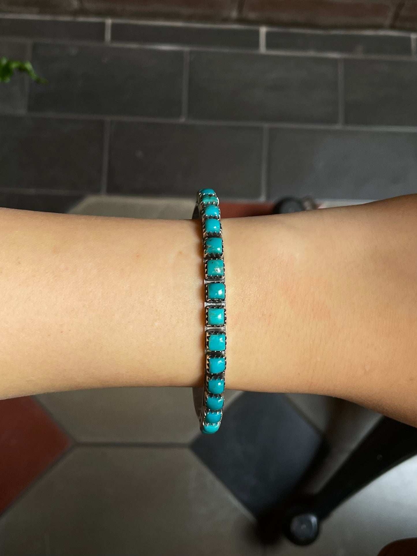 Kingman Turquoise Cuff | Square Stone Row | 925 Silver E538