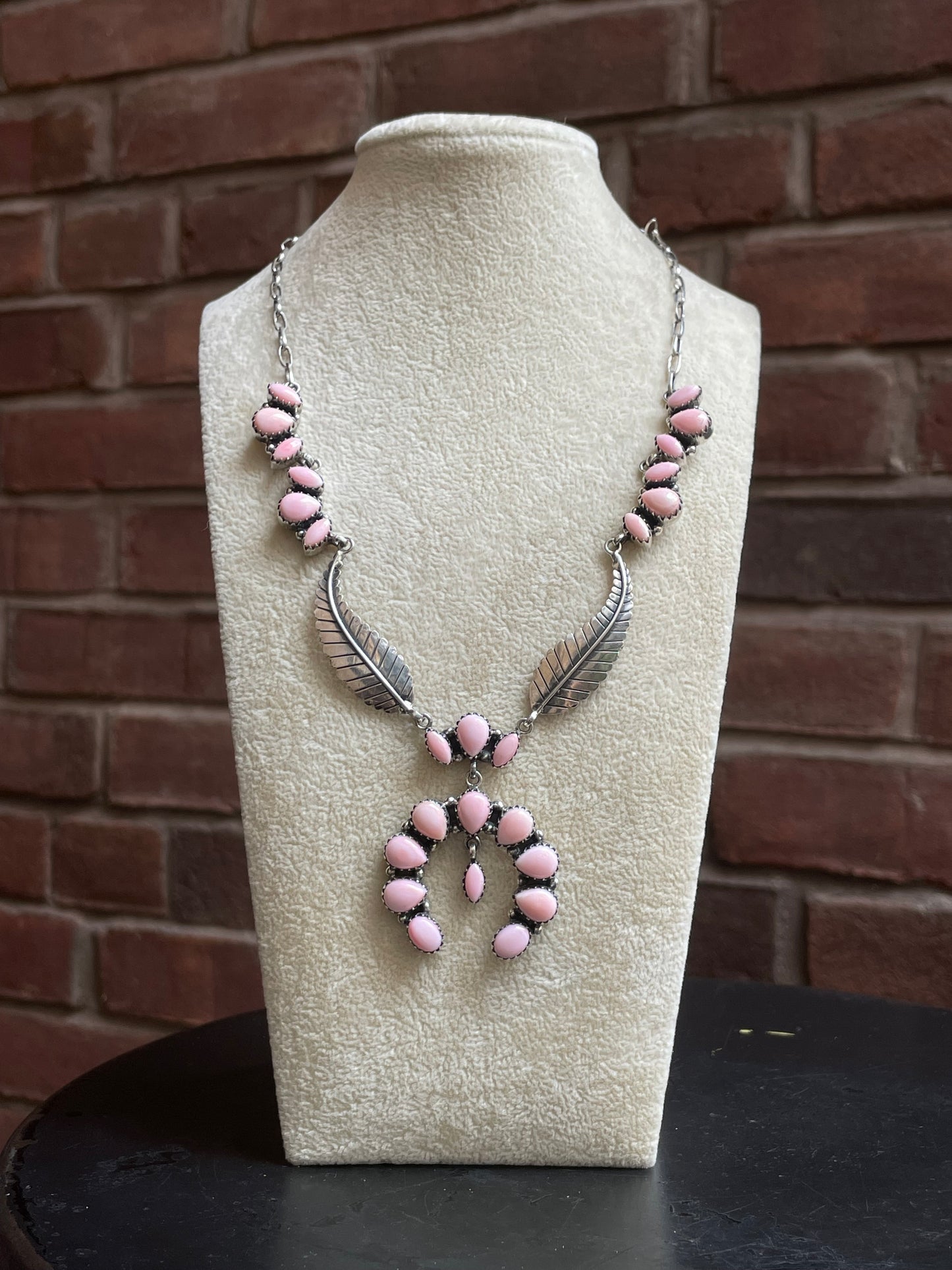Pink Conch Naja Necklace | Leaf Detail with Cluster Drop | 925 Silver E587