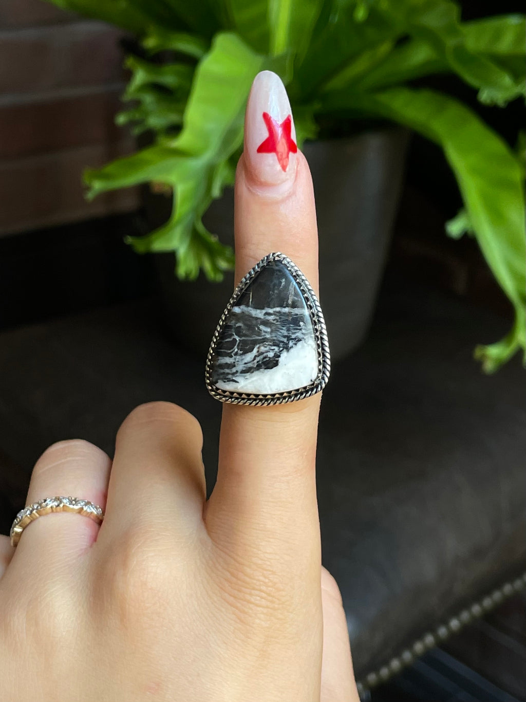 White Buffalo Ring Size 8 | 925 Sterling Silver G647