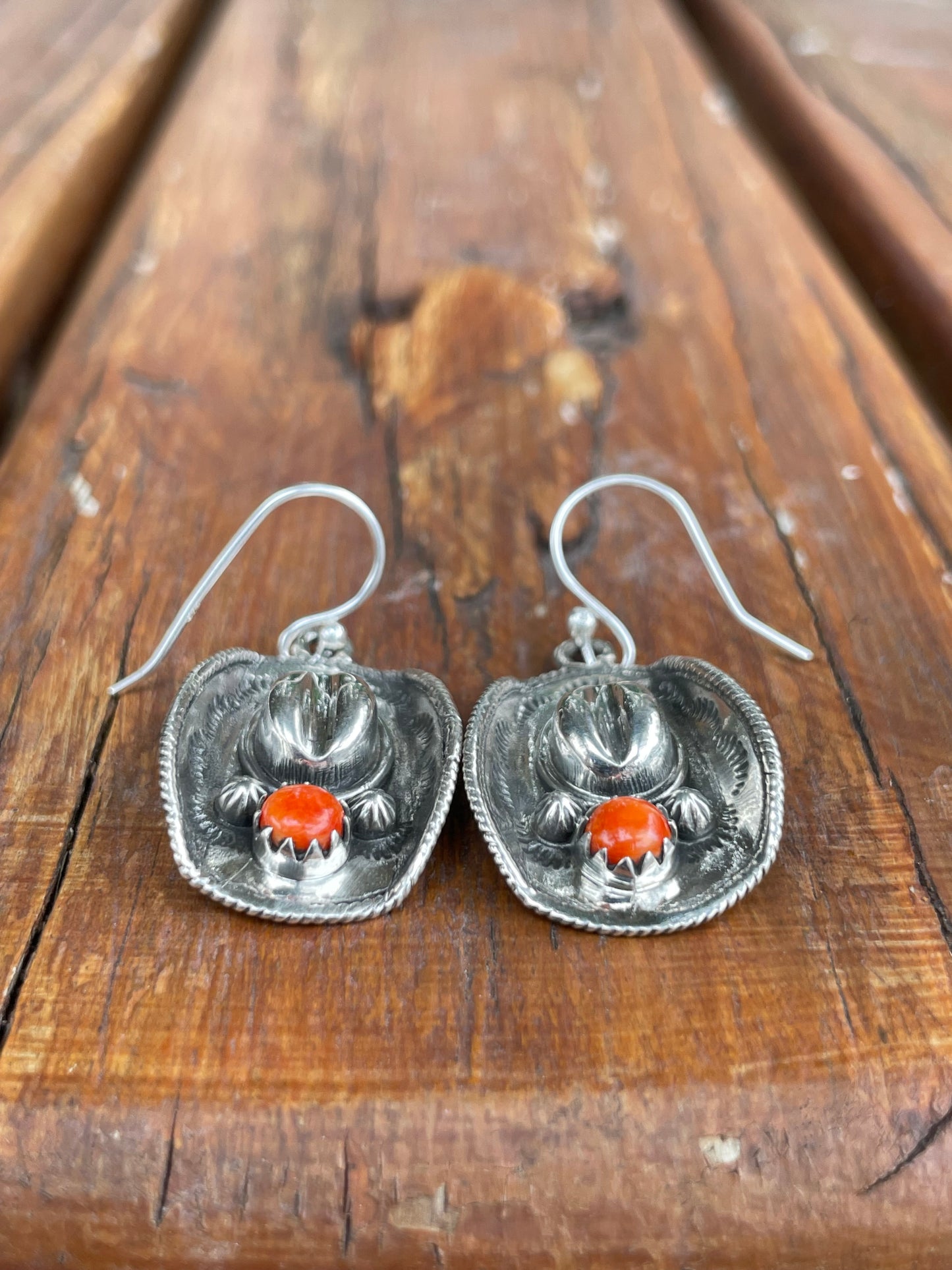 Spiny Oyster Cowboy Hat Dangle Earrings | Sterling Silver B954