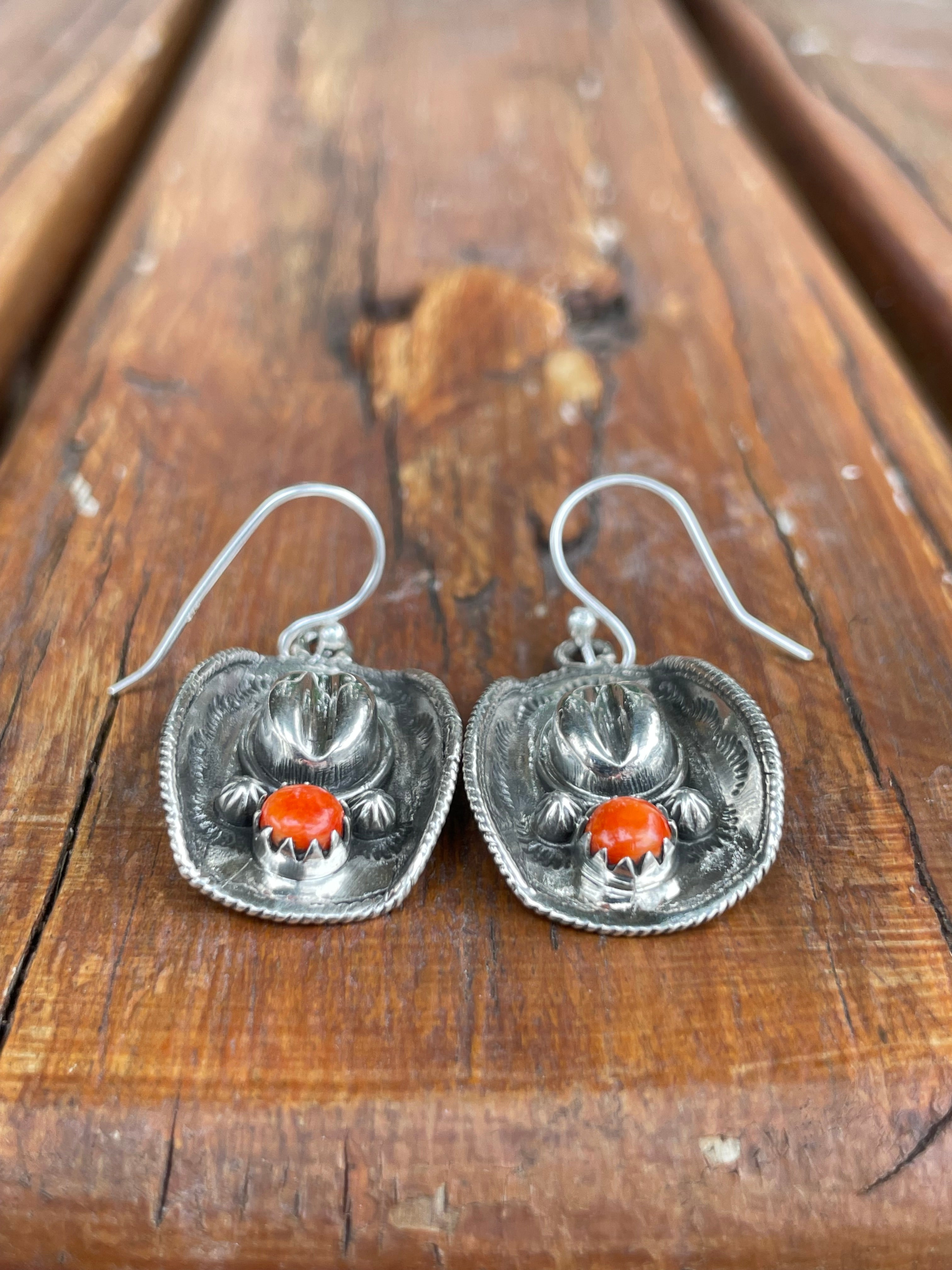 Spiny Oyster Cowboy Hat Dangle Earrings | Sterling Silver B954