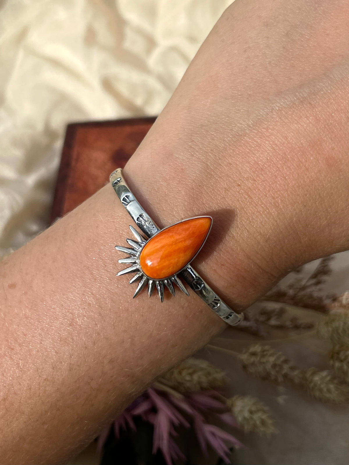 Spiny Oyster Teardrop Cuff Bracelet | 925 Sterling Silver D284