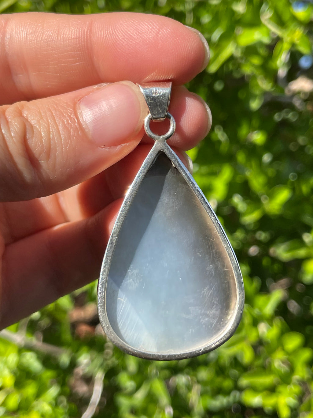 Black Mother of Pearl Teardrop Pendant | 925 Sterling Silver B609