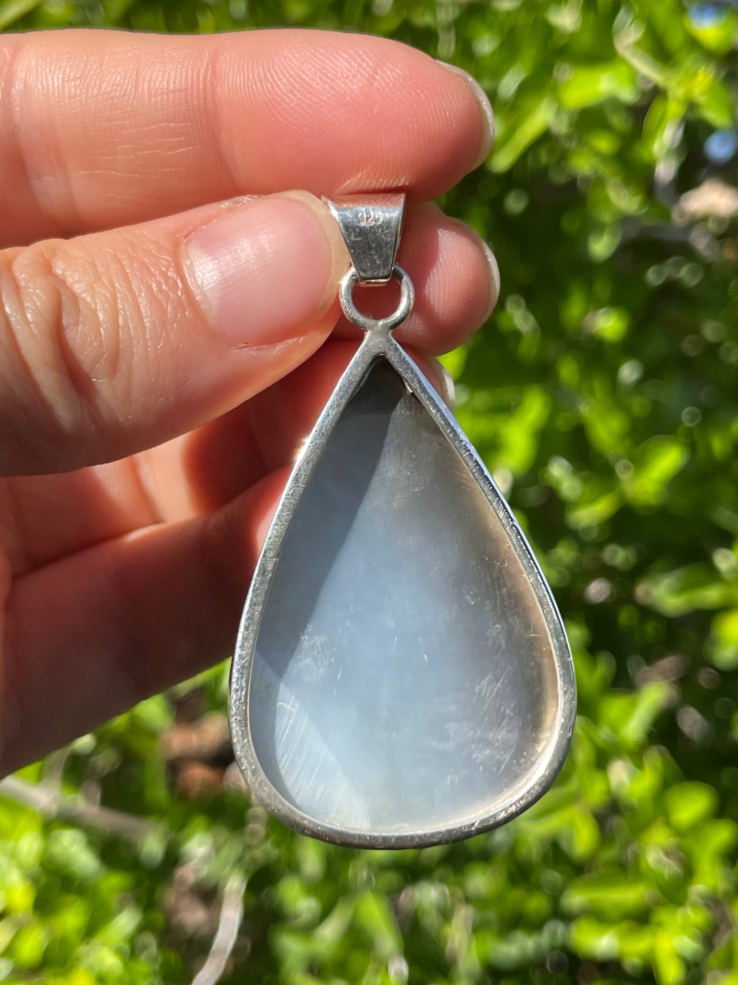 Black Mother of Pearl Teardrop Pendant | 925 Sterling Silver B609