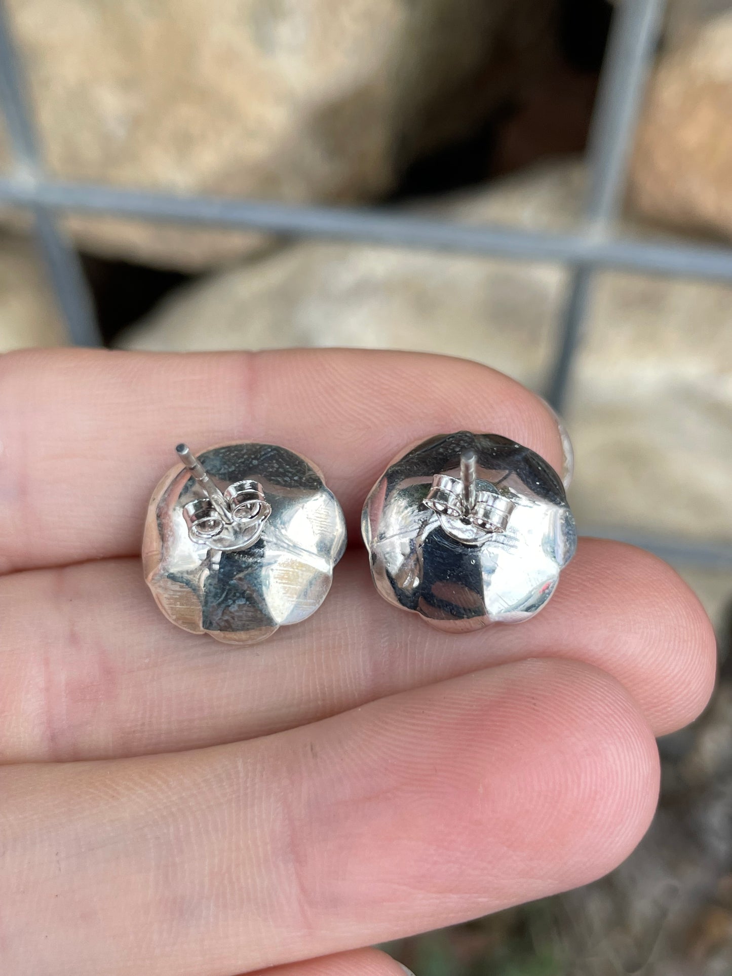 Kingman Turquoise Flower Stud Earrings | 925 Sterling Silver B959
