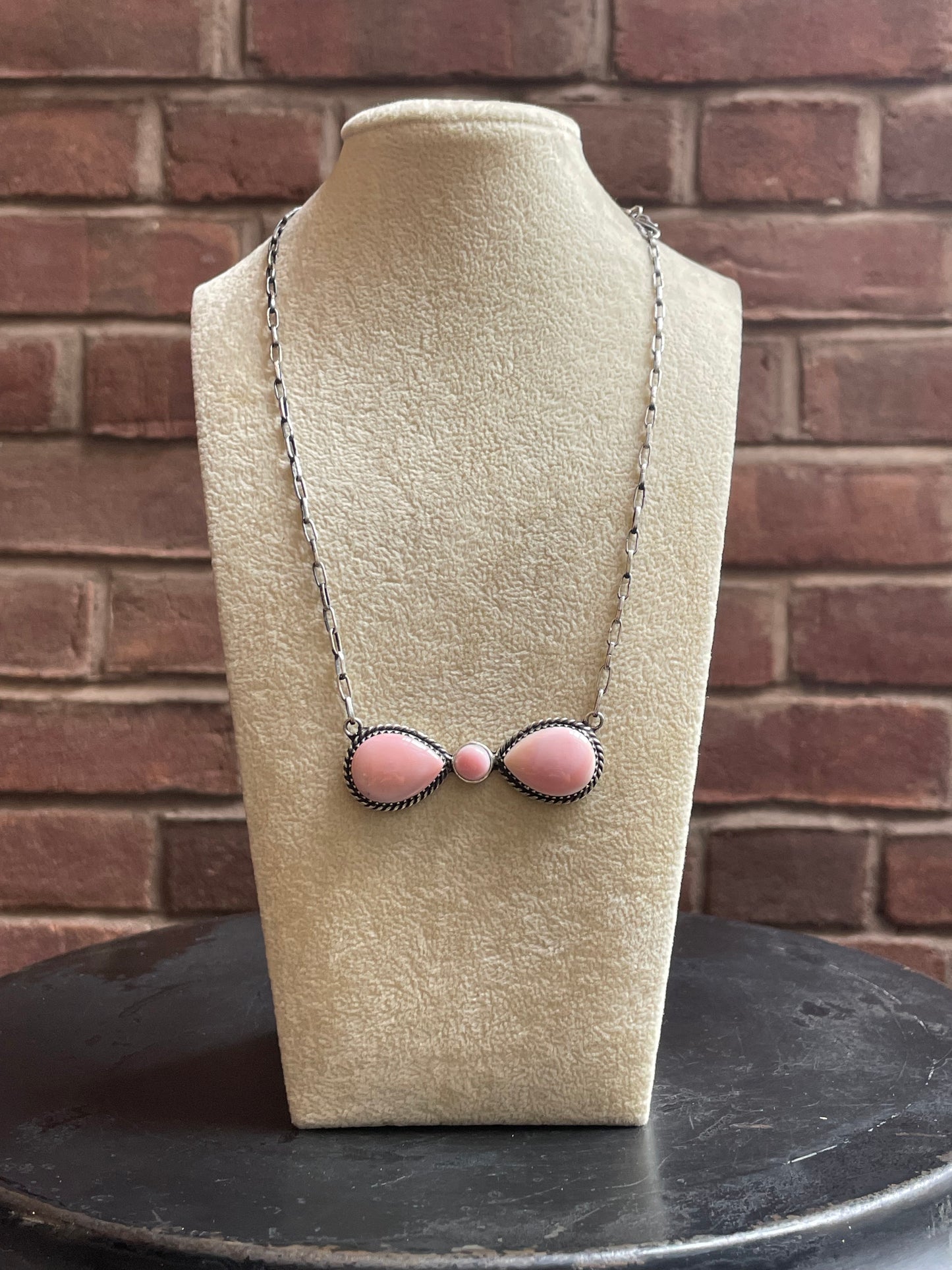 Pink Conch Necklace | Double Teardrop Bar | 925 Silver E570