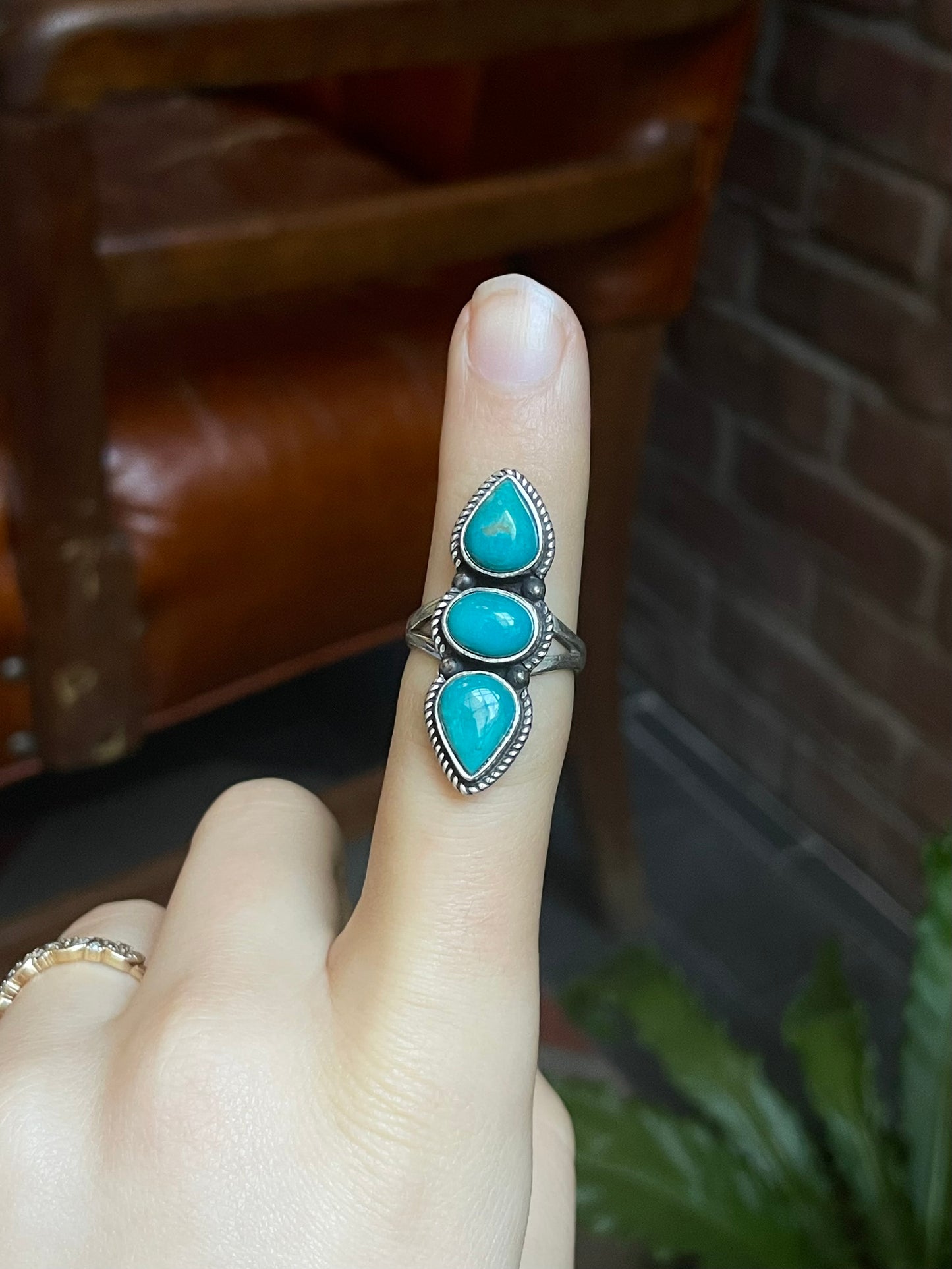 Three Stone Kingman Turquoise Ring | Sterling Silver | Size 7 | A253