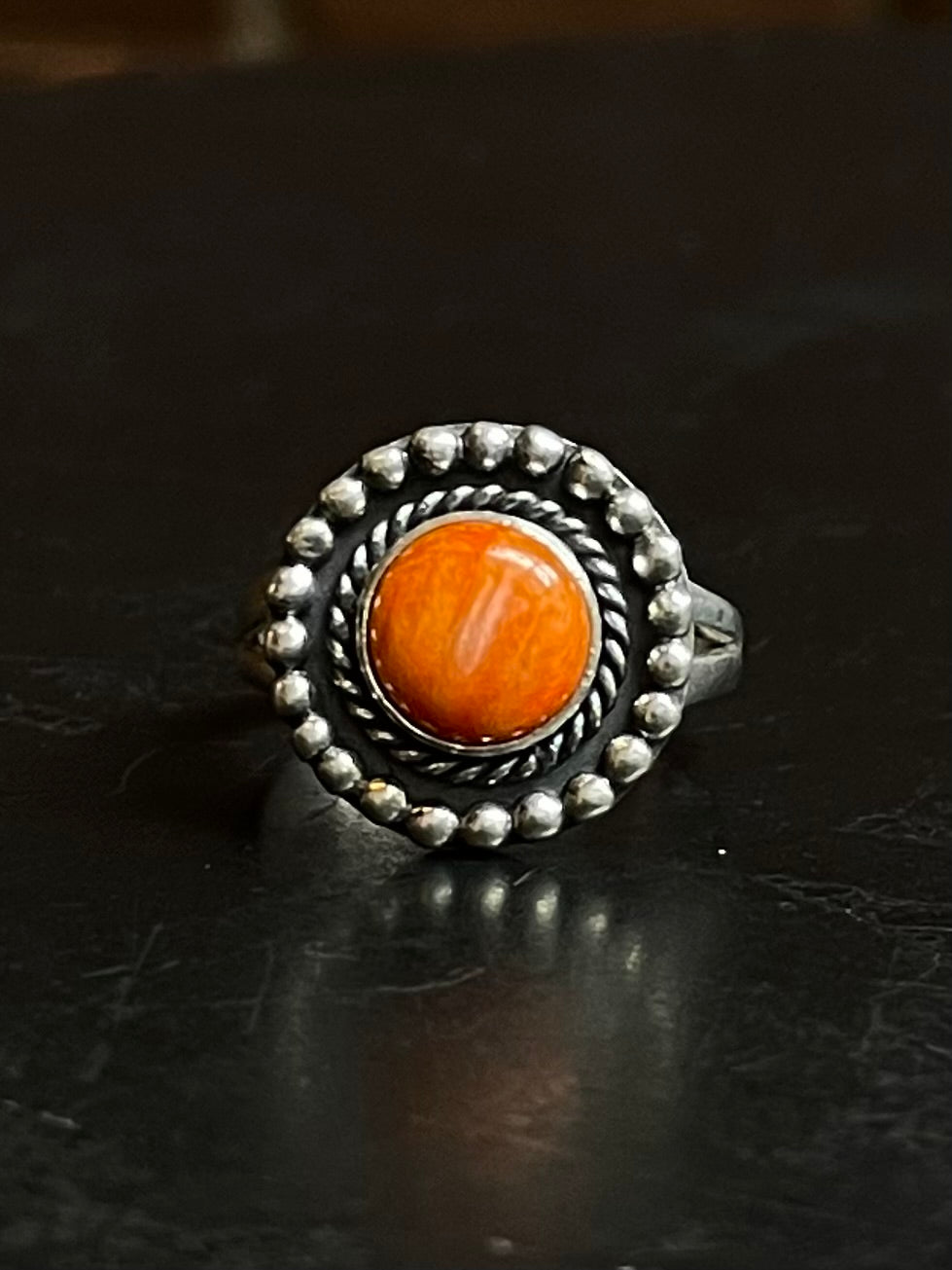 Spiny Oyster Round Ring | Sterling Silver | Size 7 | A483