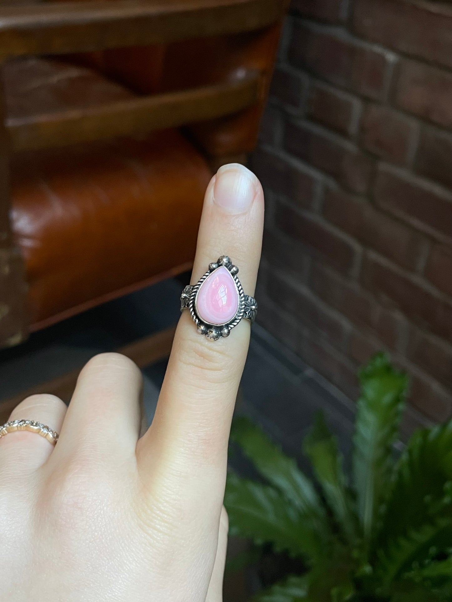 Pink Conch Tear Drop Ring | 925 Sterling Silver Size 7.5 E463