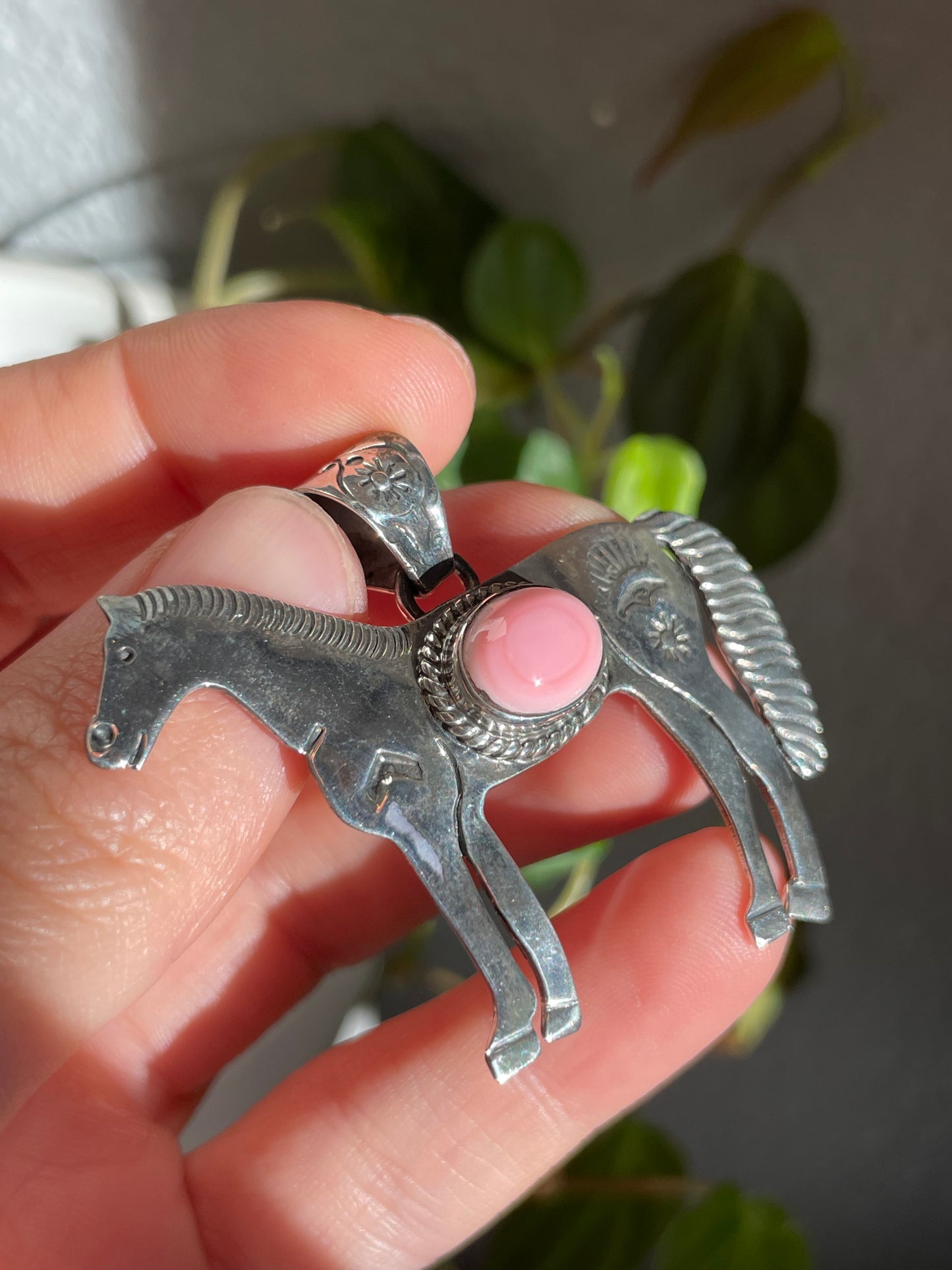 Pink Conch Horse Pendant | Sterling Silver 925 B826