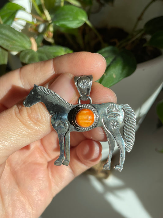 Spiny Oyster Horse Pendant | Sterling Silver 925 B772
