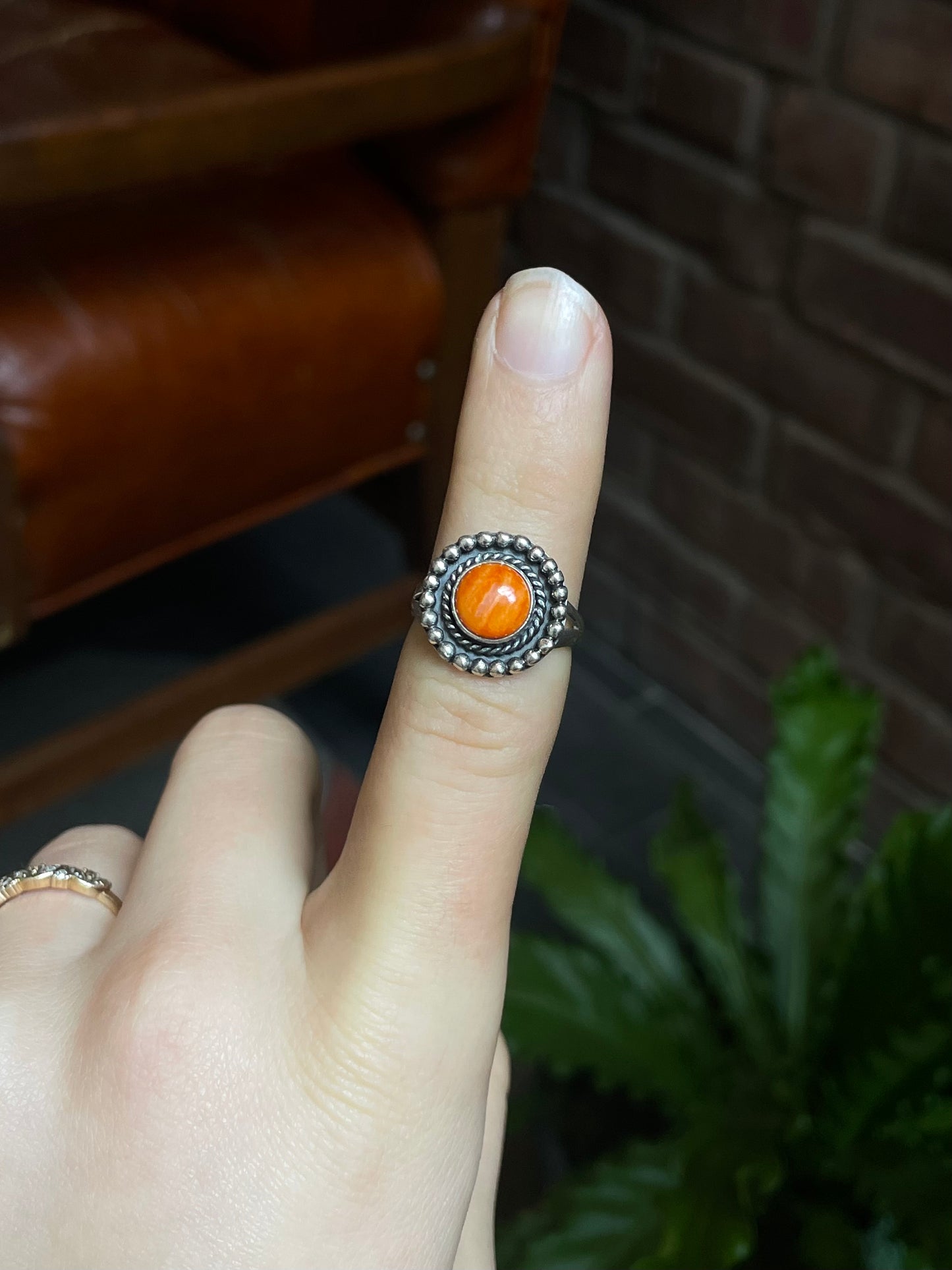 Spiny Oyster Round Ring | Sterling Silver | Size 7 | A483