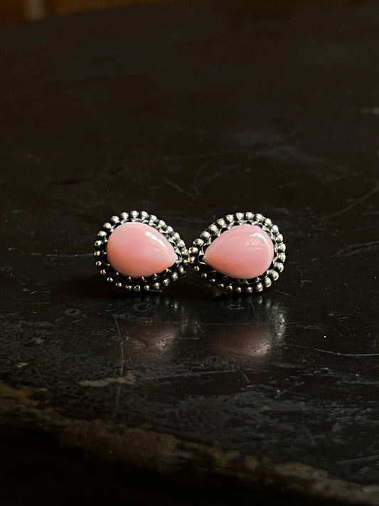 Pink Conch Teardrop Stud Earrings | 925 Sterling Silver E789