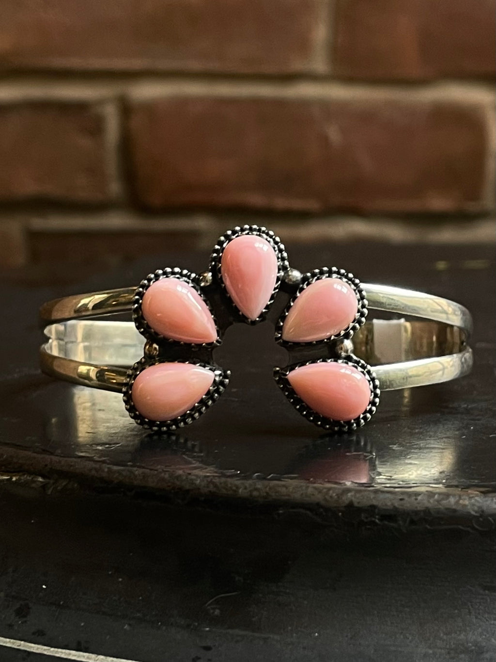 Pink Conch Naja Cuff | 925 Silver E536