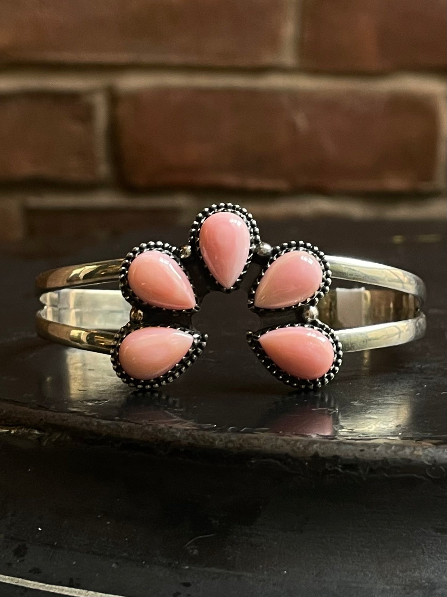 Pink Conch Naja Cuff | 925 Silver E536