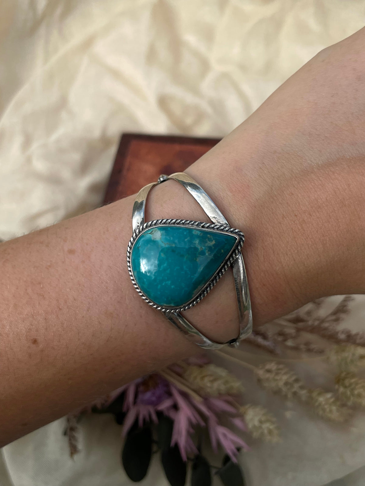 Turquoise Teardrop Cuff Bracelet | 925 Sterling Silver D281