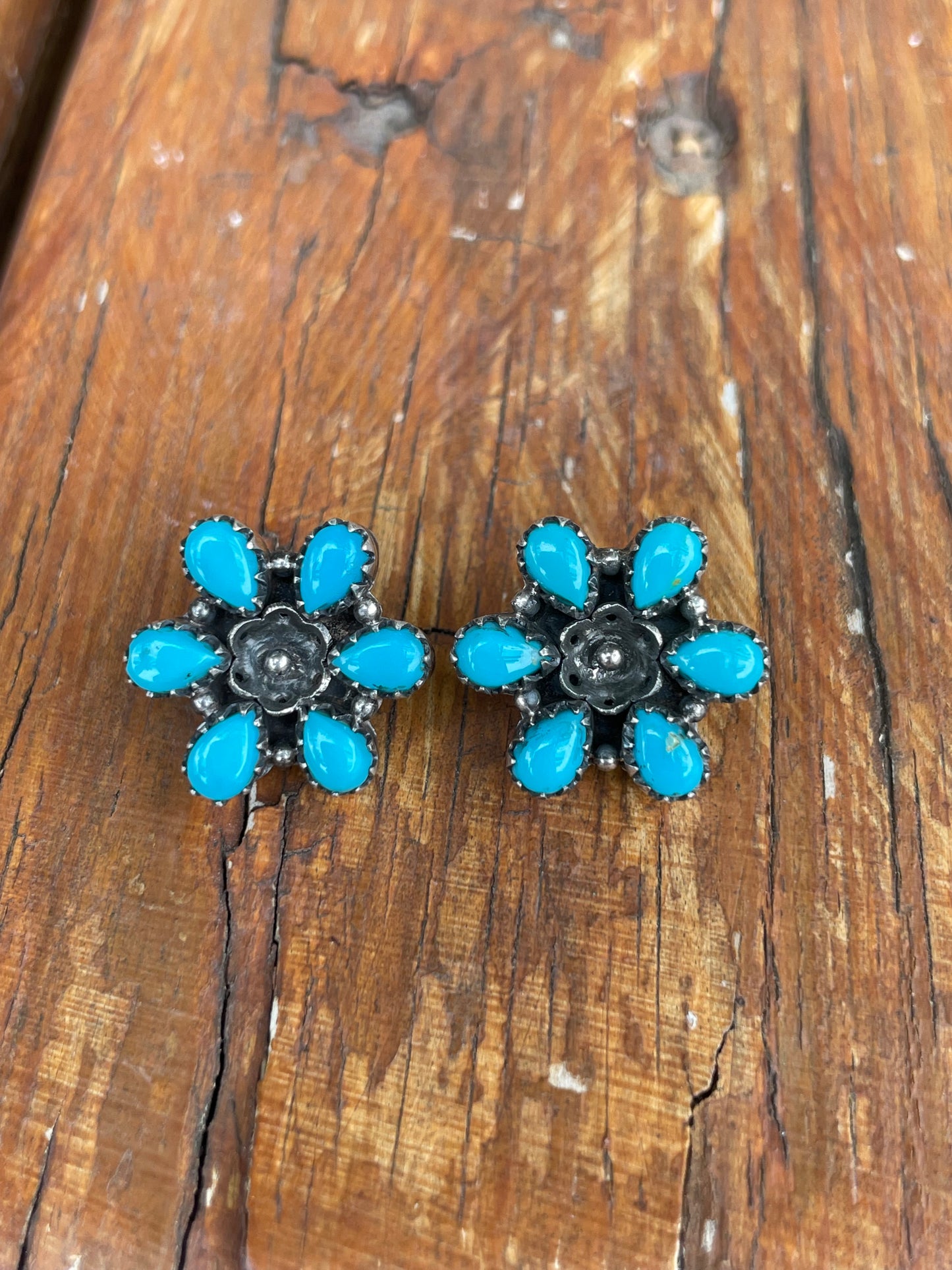 Kingman Turquoise Flower Stud Earrings | 925 Sterling Silver B973