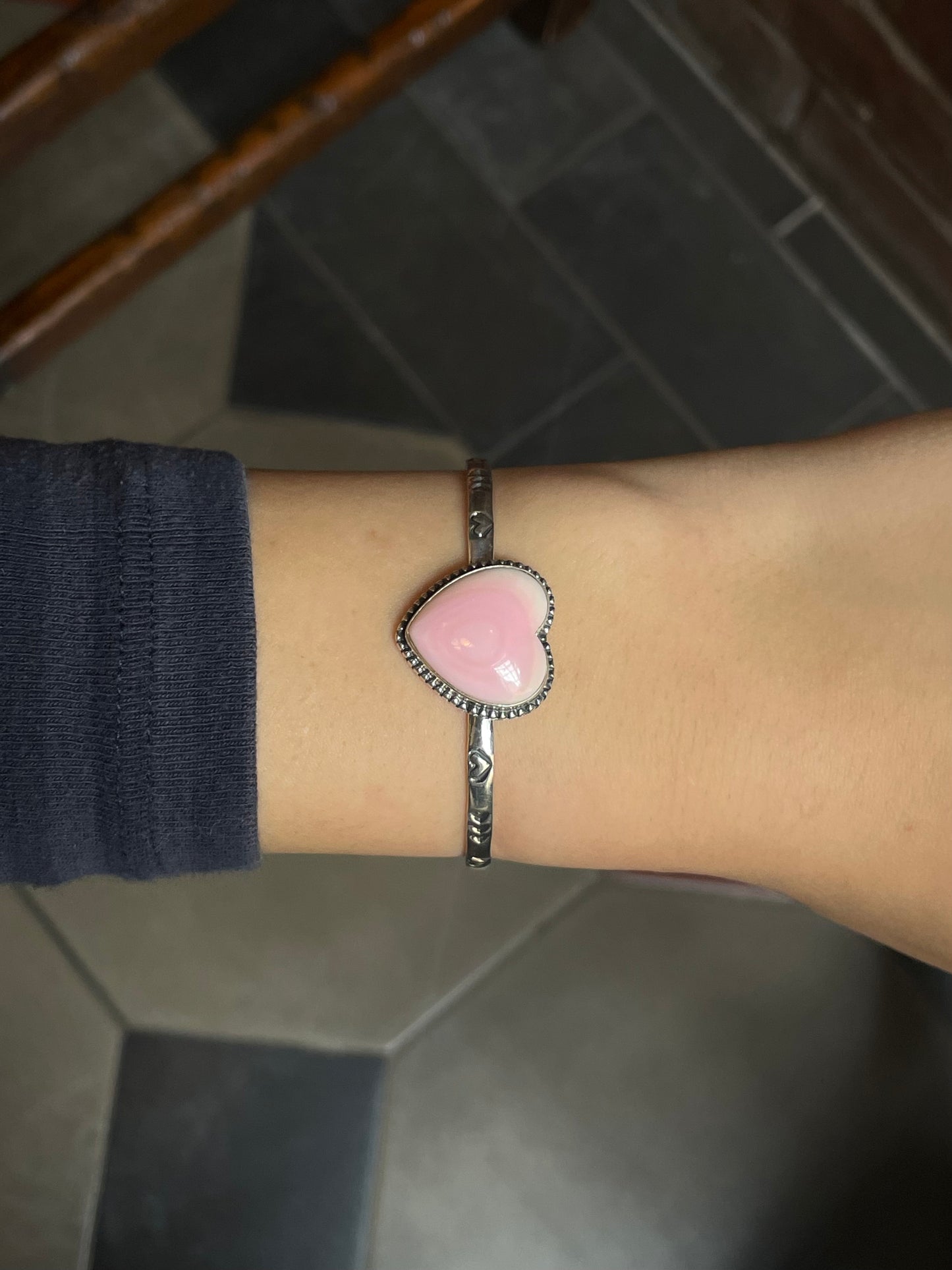 Pink Conch Heart Cuff | Stamped Heart Band | 925 Silver E693