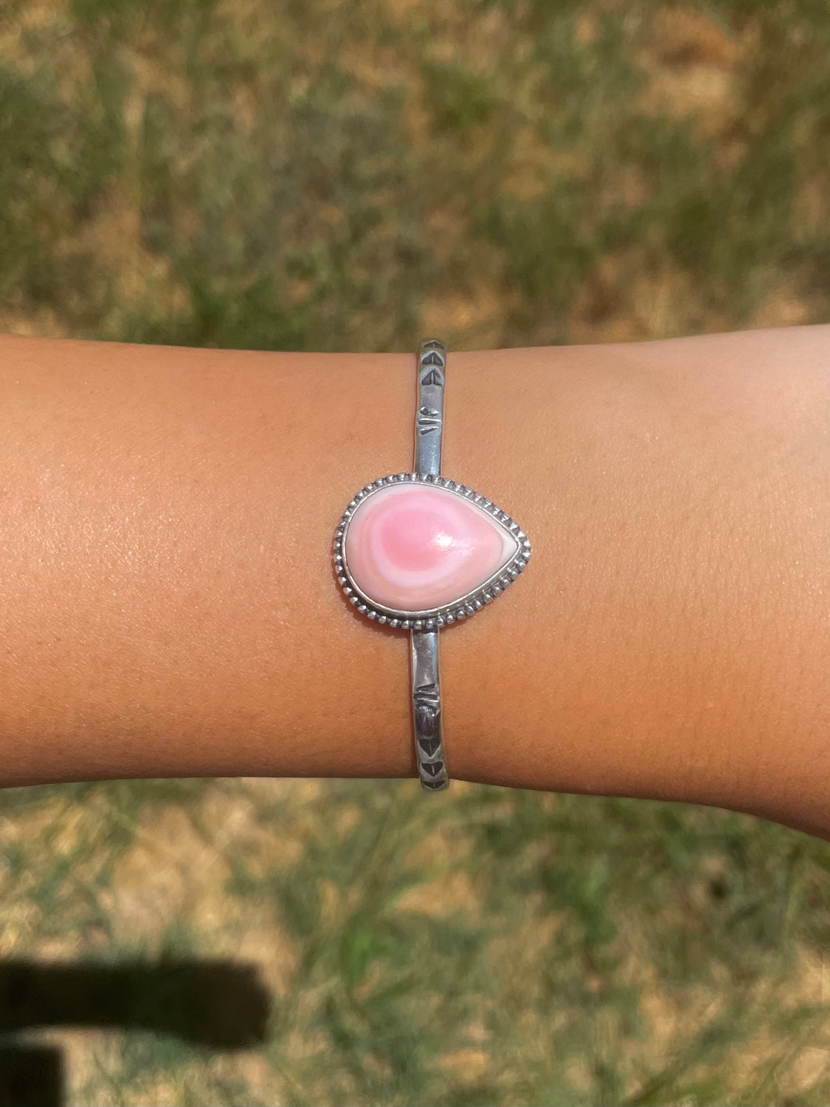 Pink Conch Teardrop Cuff Bracelet | 925 Sterling Silver G736