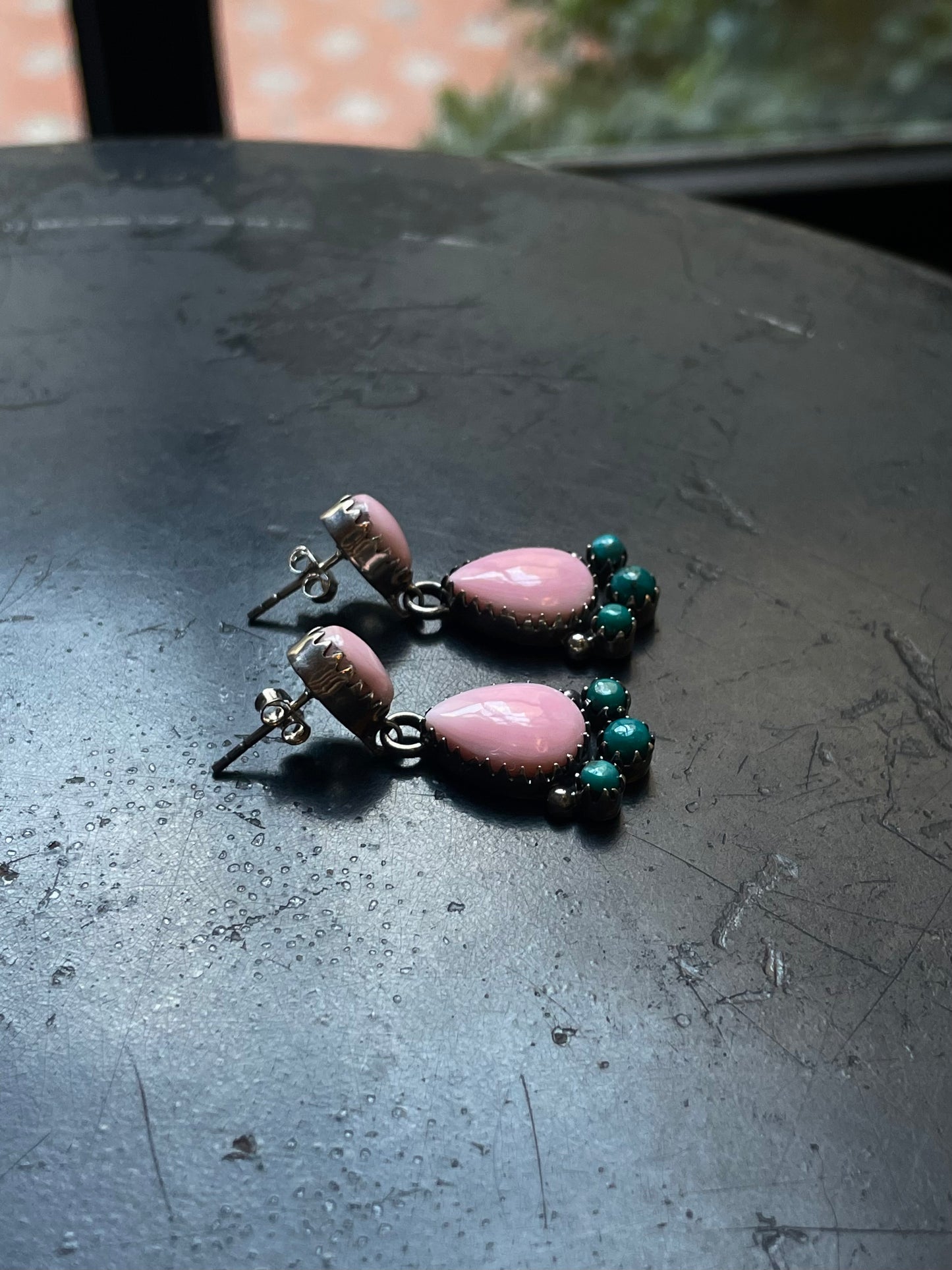 Pink Conch Kingman Turquoise Earrings | Teardrop Cluster Stud E670