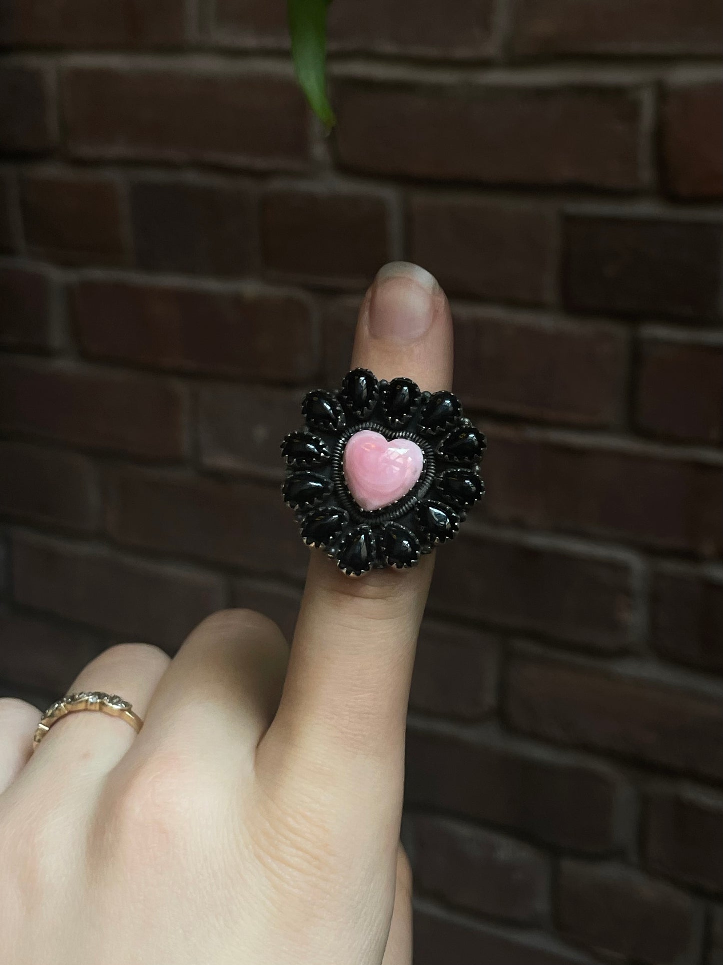 Pink Conch & Black Onyx Cluster Ring | 925 Sterling Silver | Size 6 E318