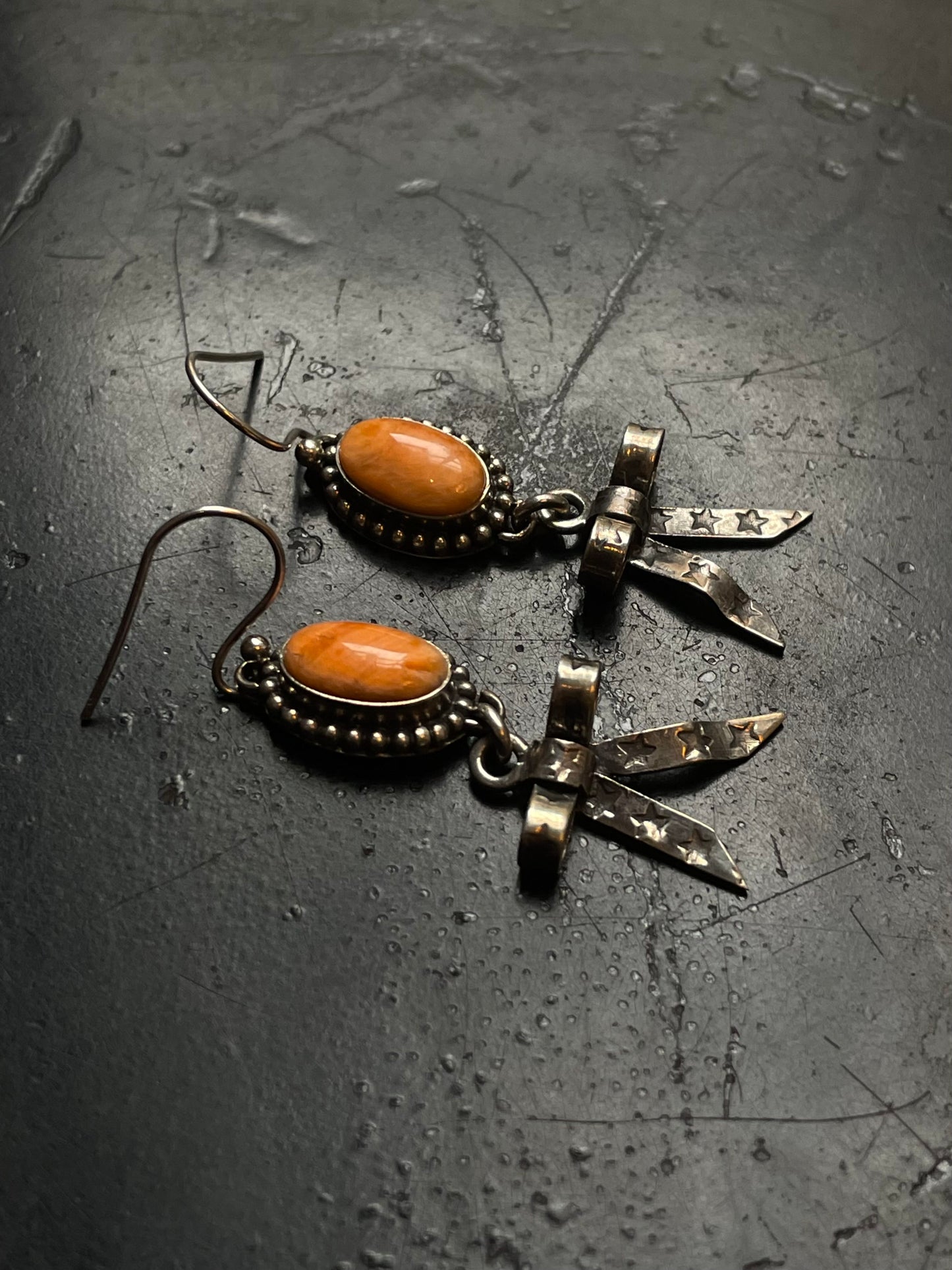 Spiny Oyster Bow Hook Earrings | 925 Sterling Silver G246