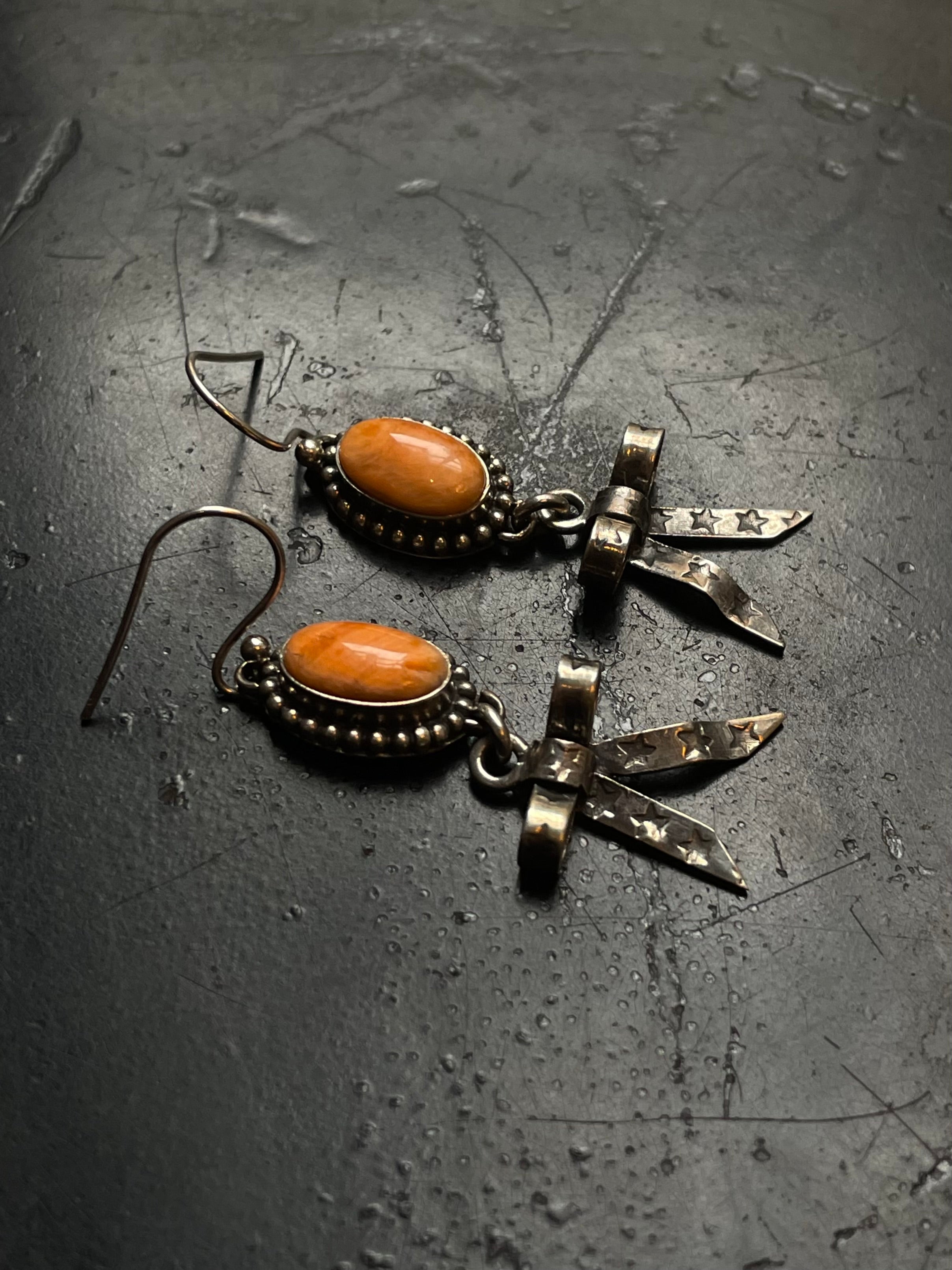 Spiny Oyster Bow Hook Earrings | 925 Sterling Silver G246
