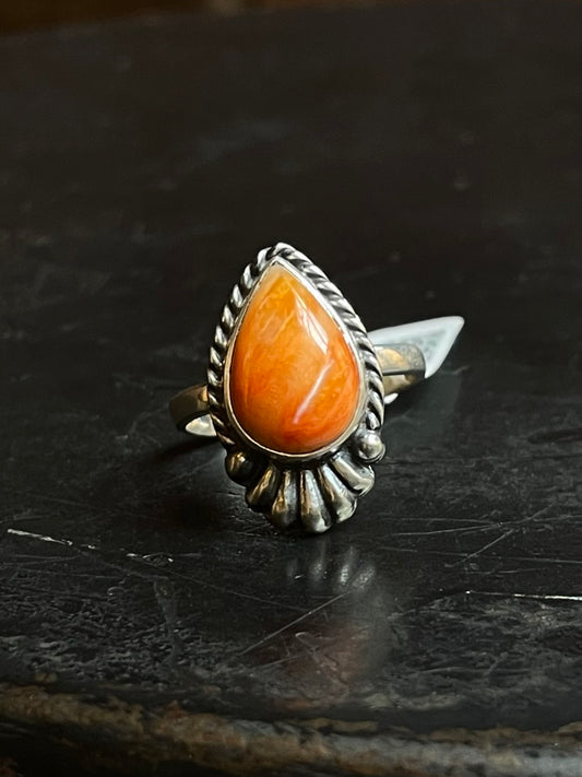 Spiny Oyster Teardrop Ring | Sterling Silver | Size 9 | A739