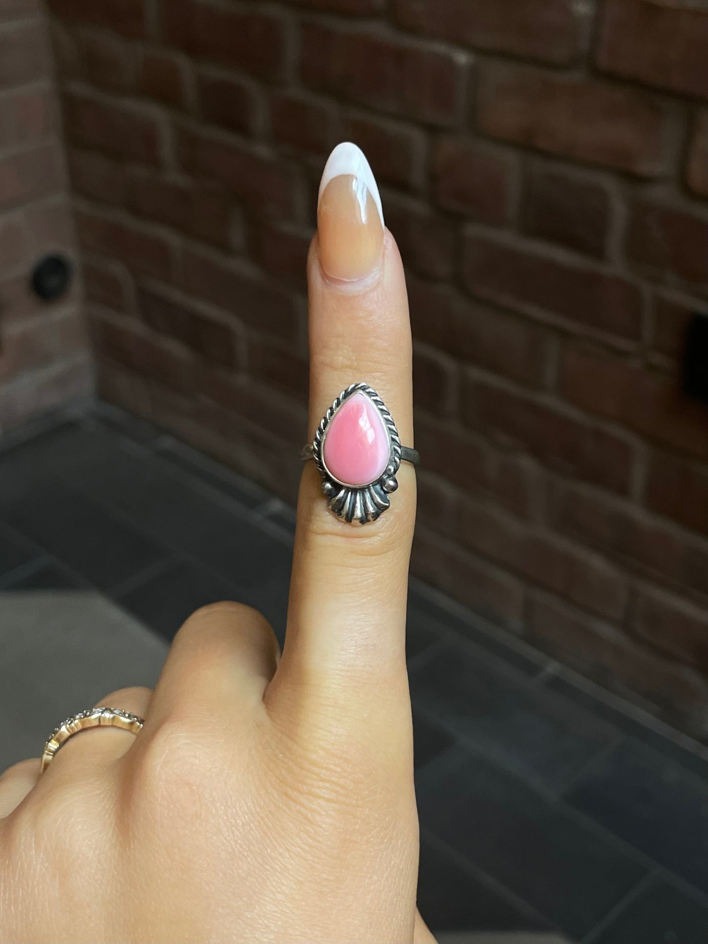 Pink Conch Teardrop Ring | Sterling Silver | Size 7 | A740