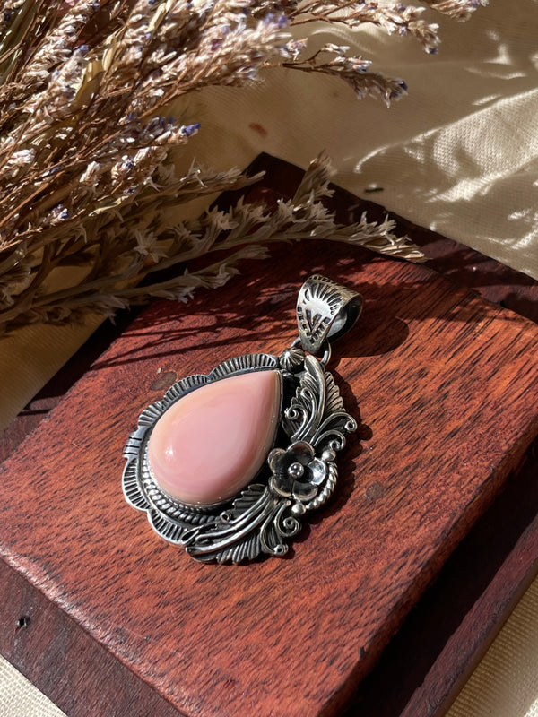 Pink Conch Tear Drop Pendant | Sterling Silver | A622
