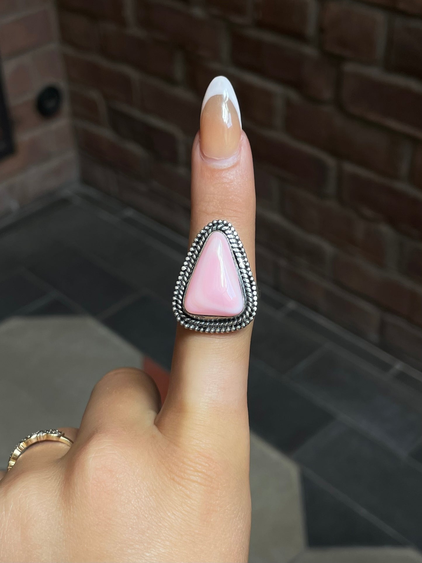Pink Conch Twisted Wire Ring | Sterling Silver | Size 9 | A460