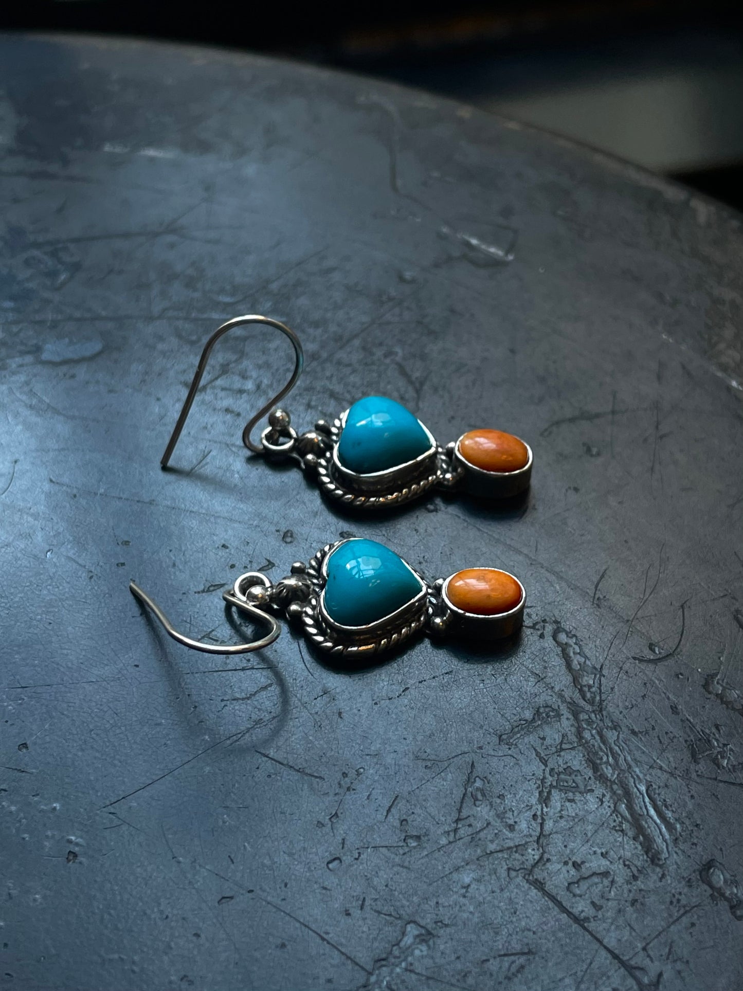 Kingman Turquoise Heart Spiny Oyster Hook Earrings | Silver E649