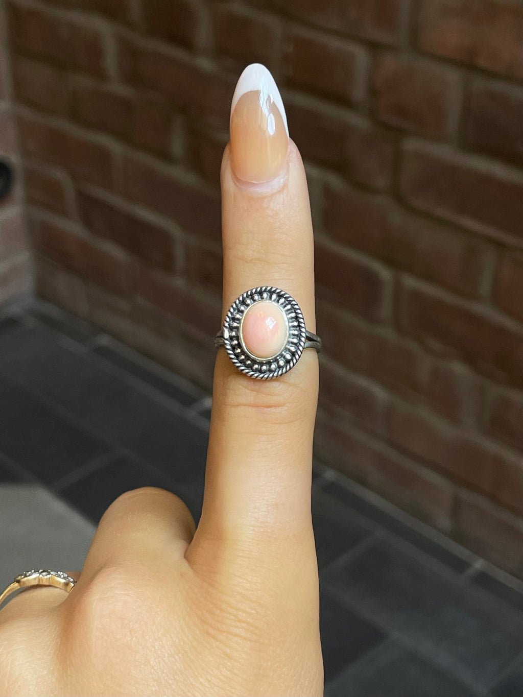 Pink Conch Circle Ring Size 7 | Sterling Silver E907