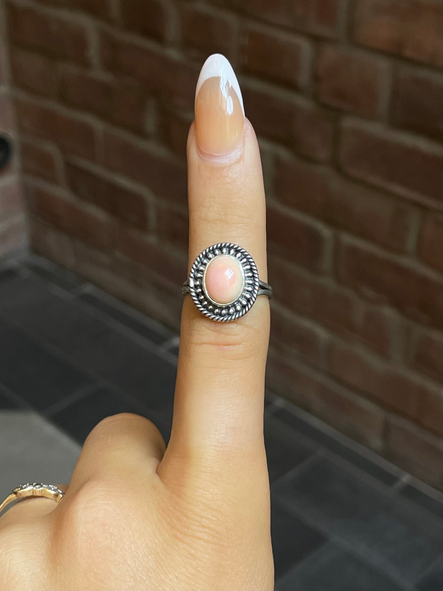 Pink Conch Circle Ring Size 7 | Sterling Silver E907