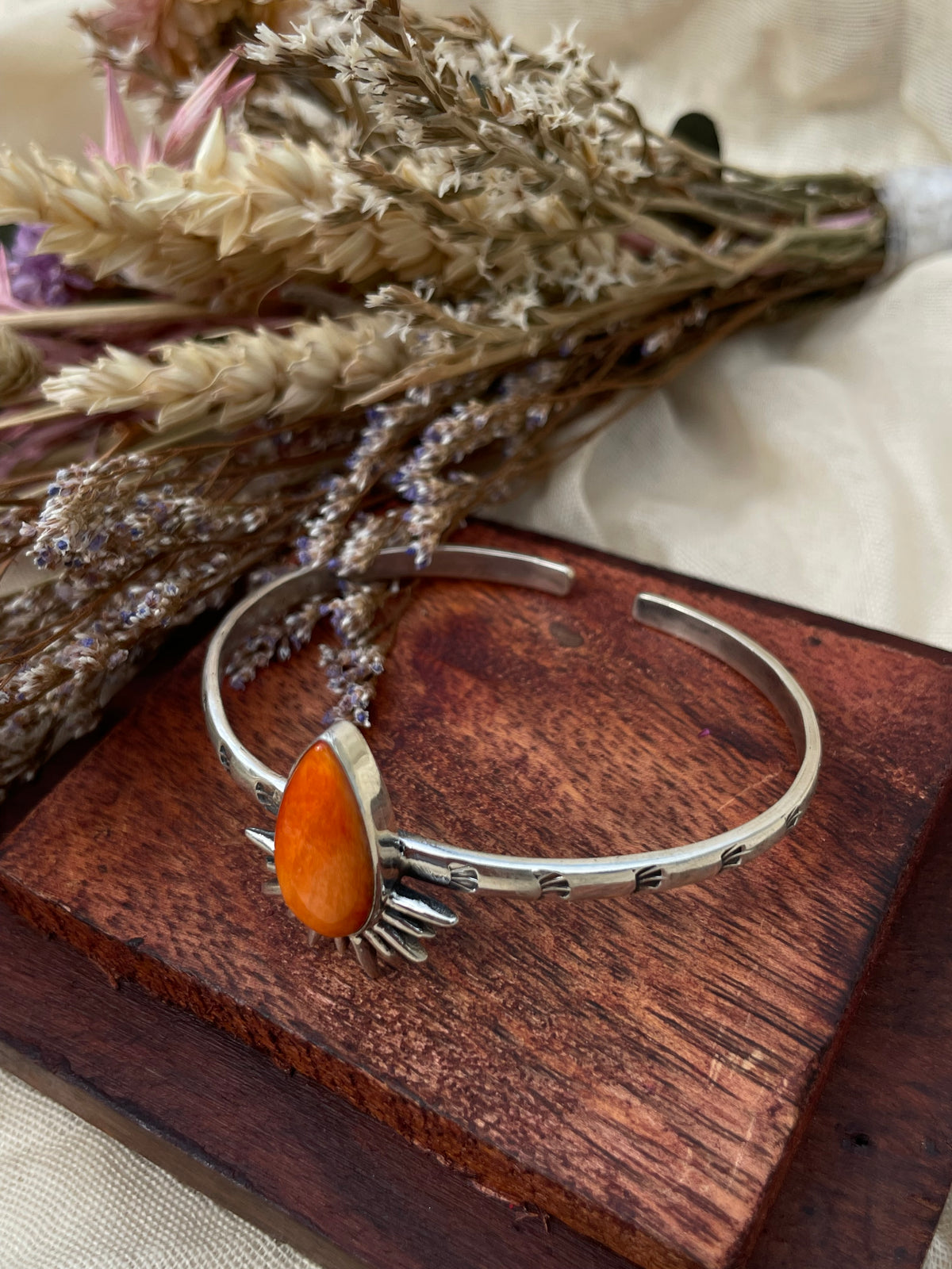 Spiny Oyster Teardrop Cuff Bracelet | 925 Sterling Silver D284