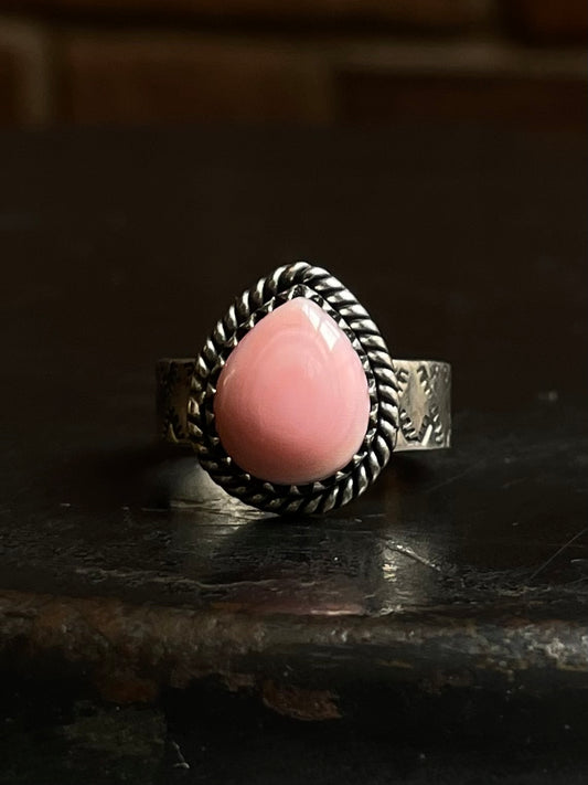 Pink Conch Tear Drop Ring | 925 Sterling Silver Size 8 E436