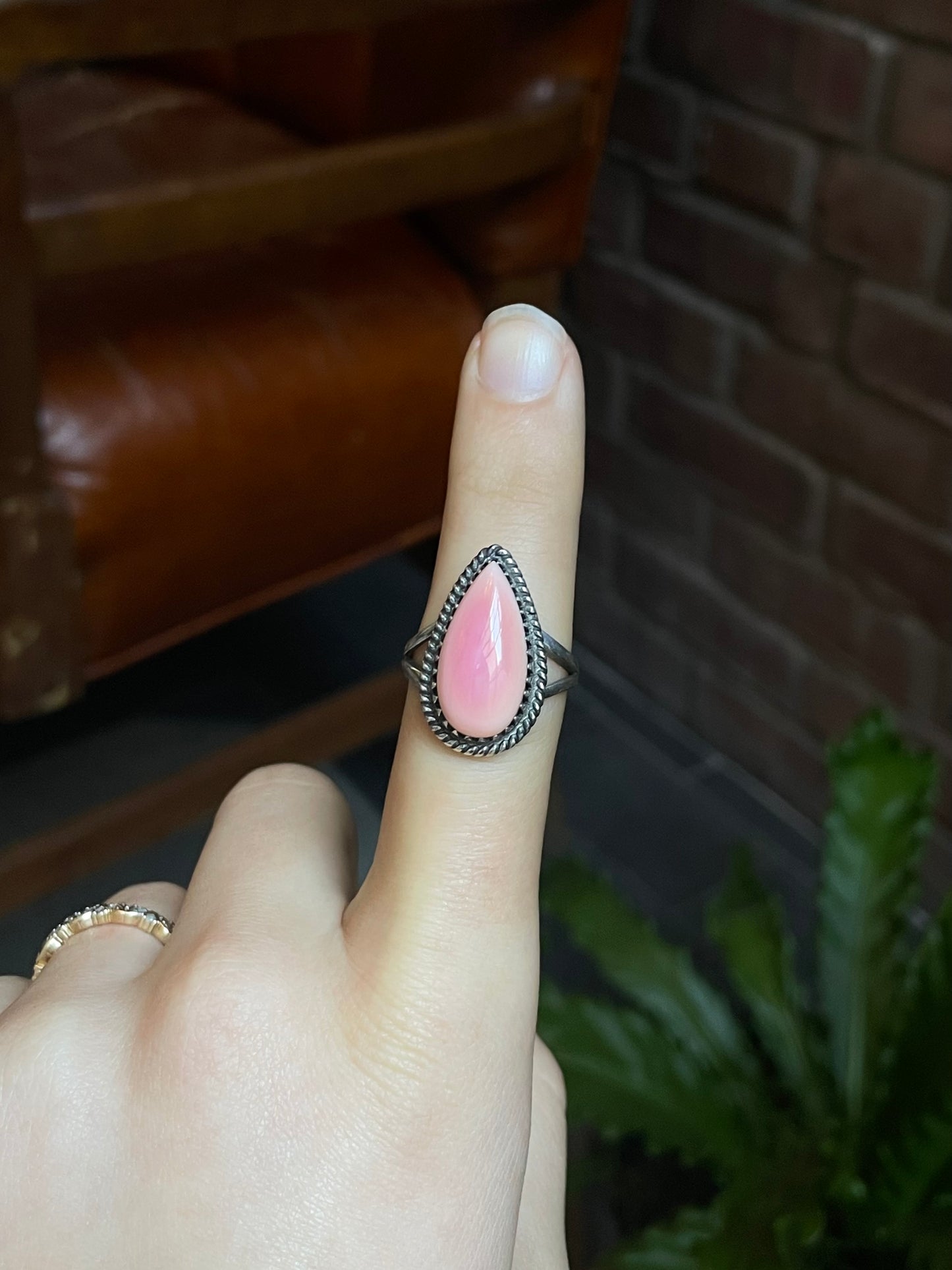 Pink Conch Tear Drop Ring | 925 Sterling Silver Size 9 E465