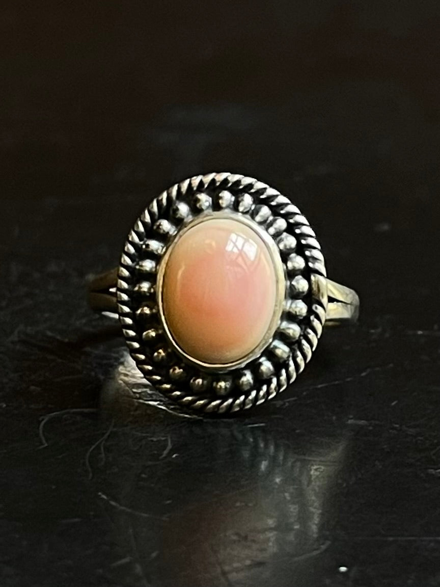 Pink Conch Circle Ring Size 7 | Sterling Silver E907