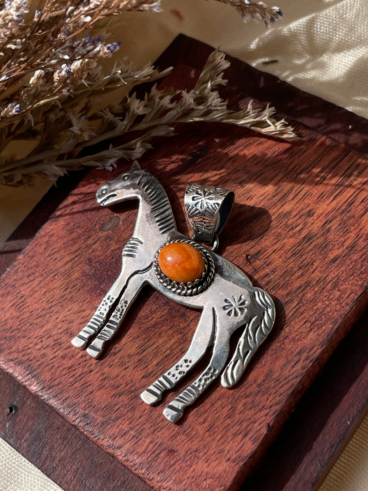 Spiny Oyster Horse Pendant | 925 Sterling Silver E268