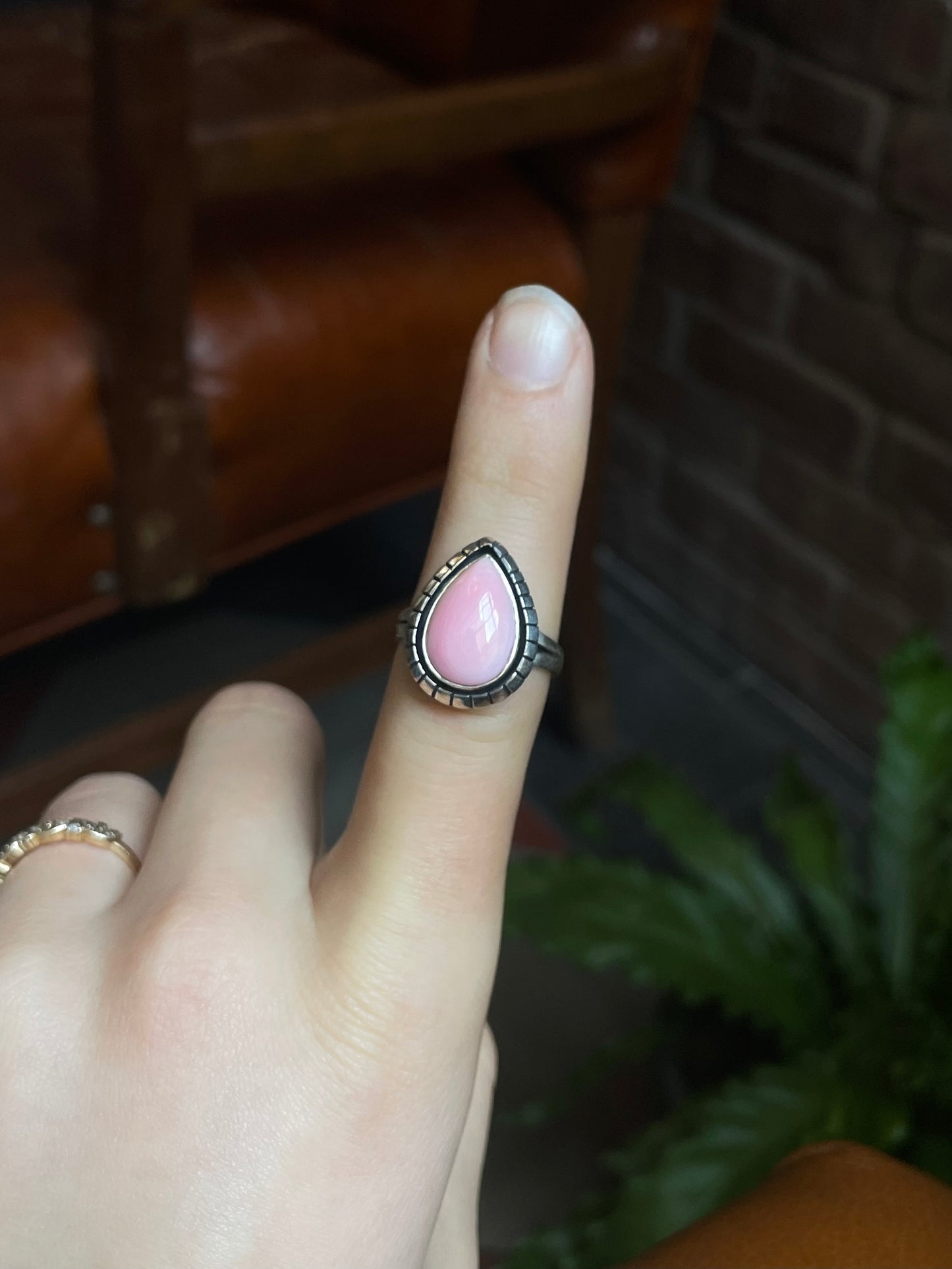 Pink Conch Tear Drop Ring | 925 Sterling Silver Size 8.5 E453