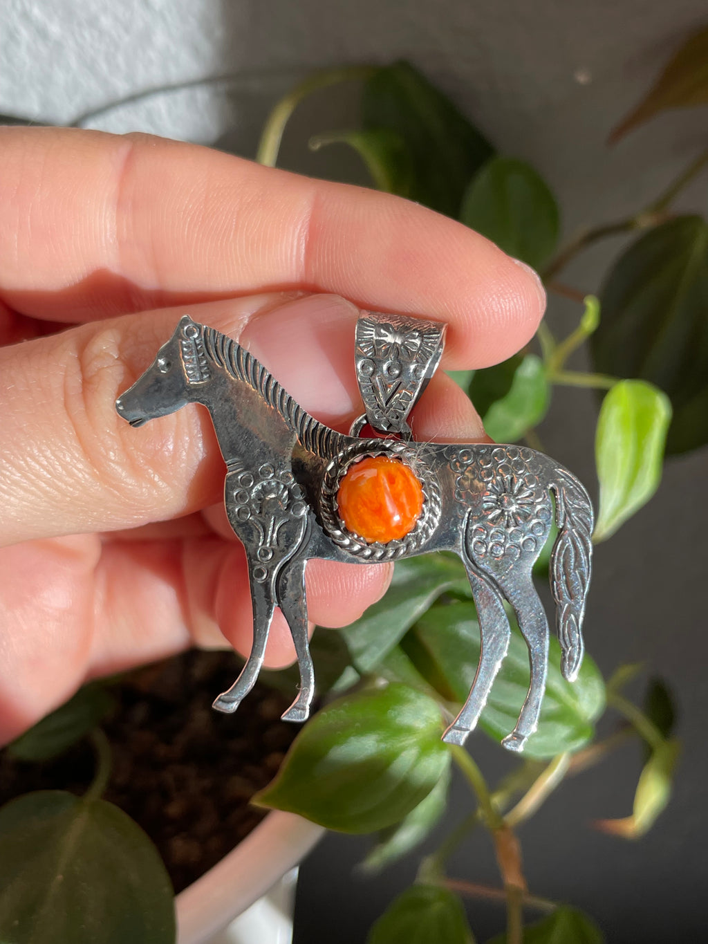 Spiny Oyster Horse Pendant | Sterling Silver 925 B827